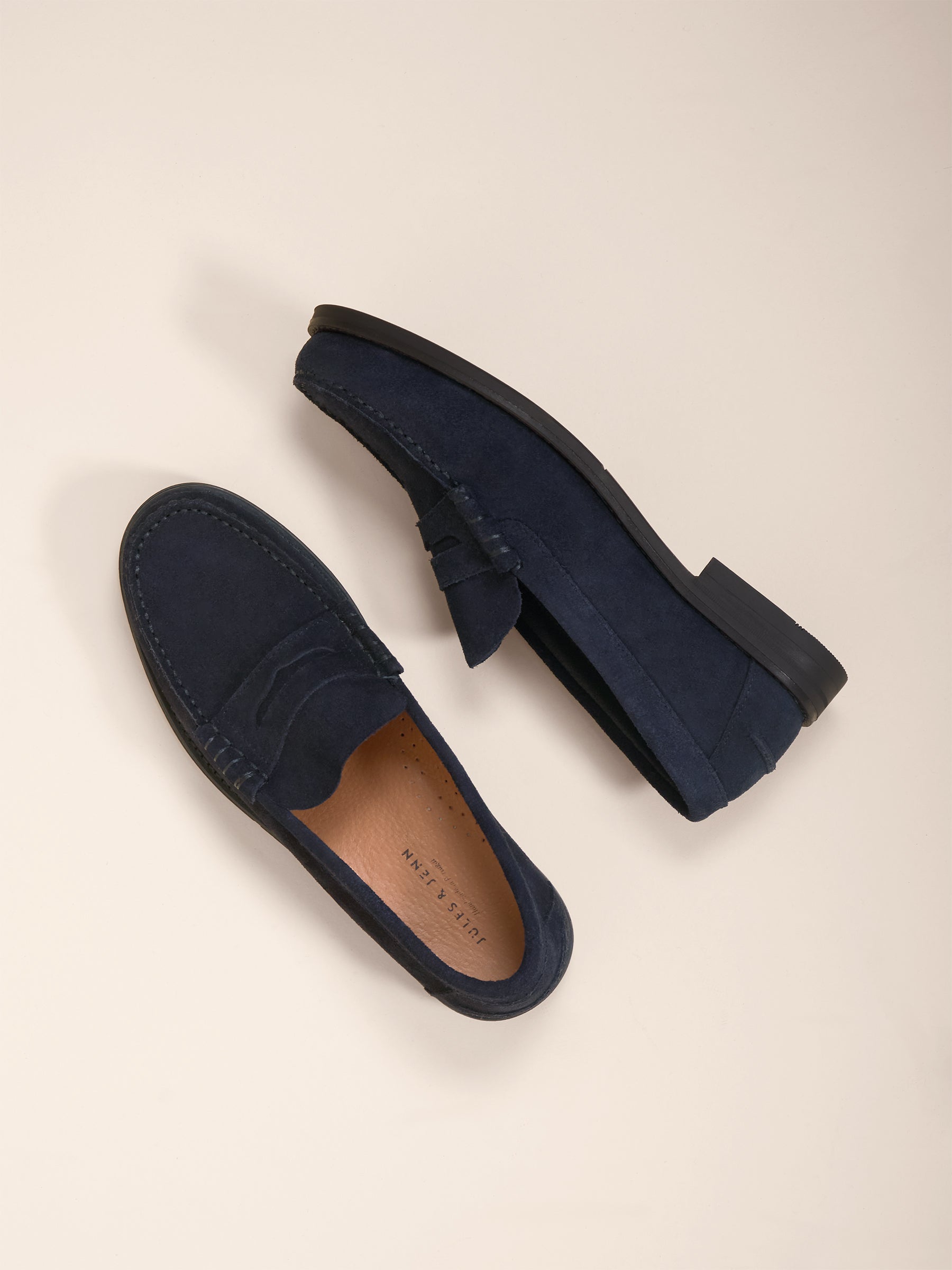 photo vue posee mocassins college cuir daim bleu jules & jenn