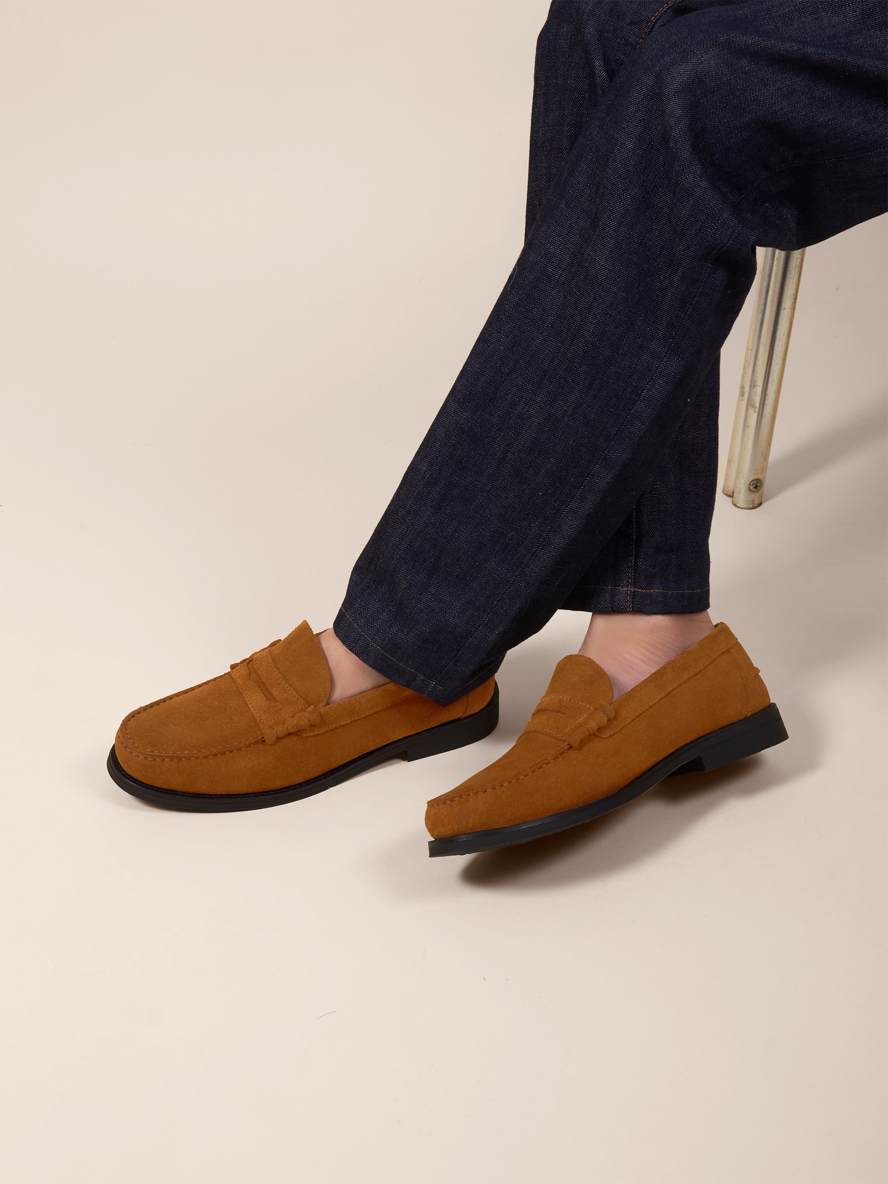 photo vue portee mocassins college cuir daim cognac jules & jenn