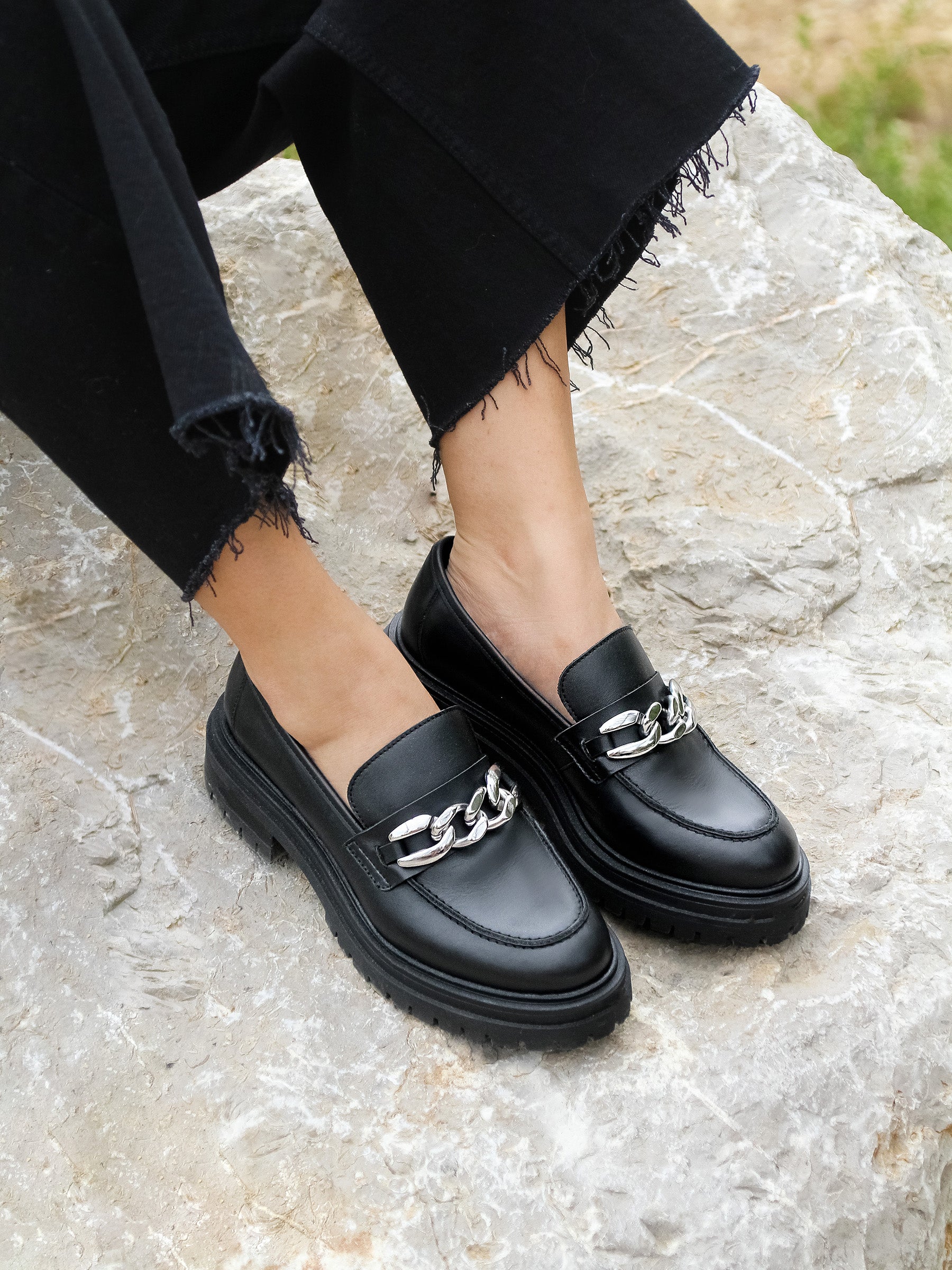 vue portée mocassins crantes cuir noir jules & jenn