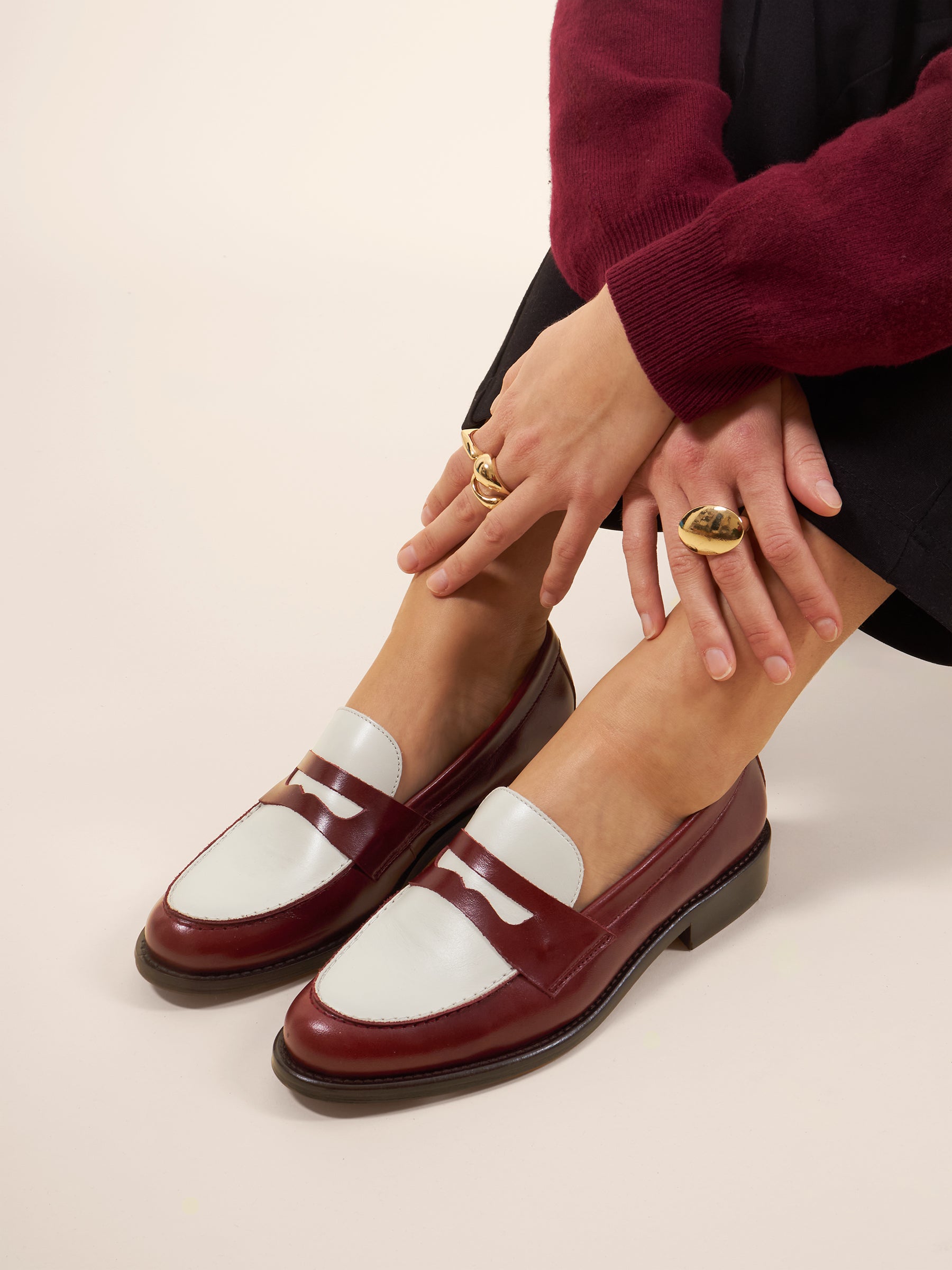 vue portée mocassins cuir bordeaux blanc jules & jenn