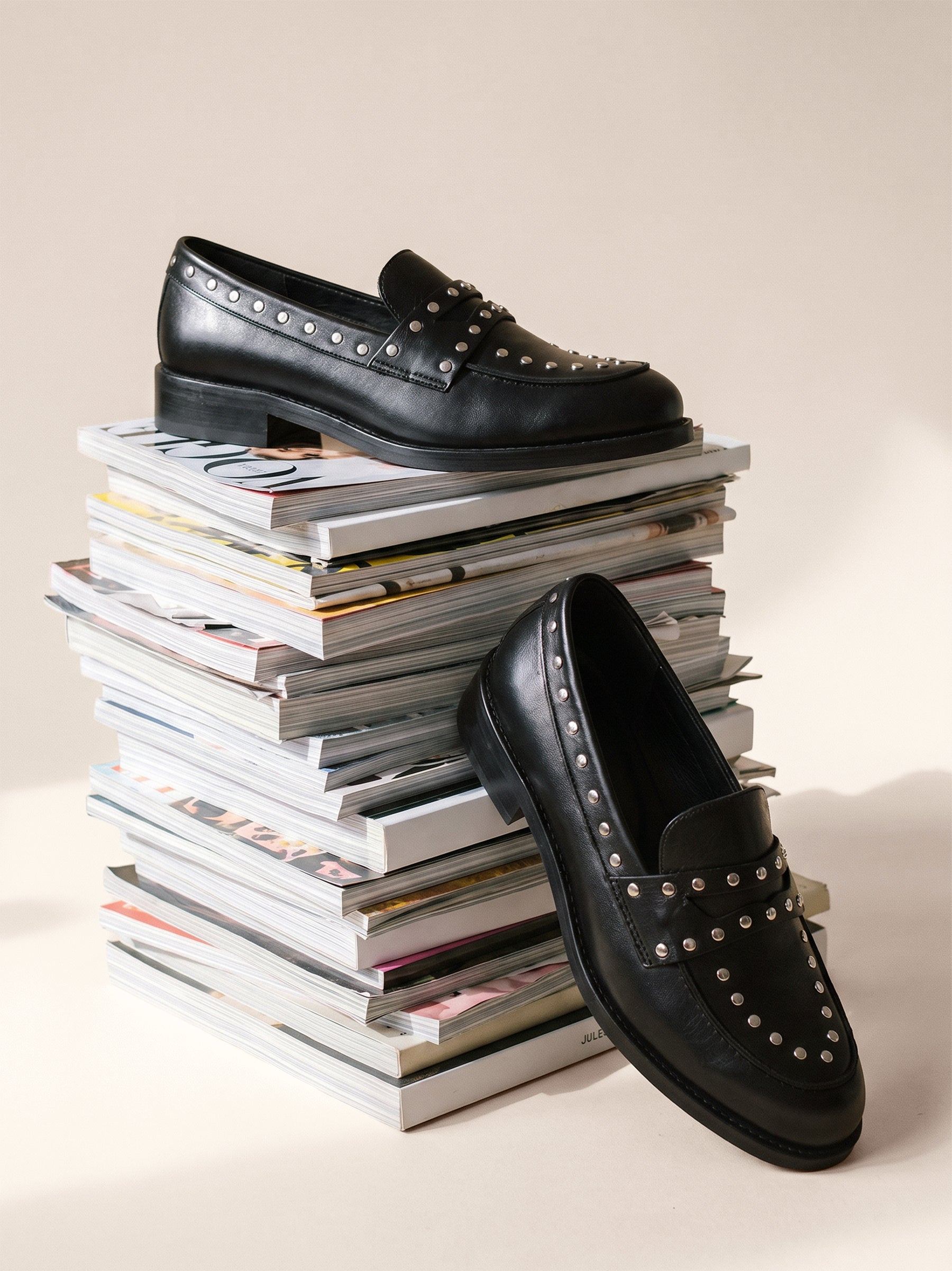 photo vue posée mocassins cuir cloute noir jules jenn