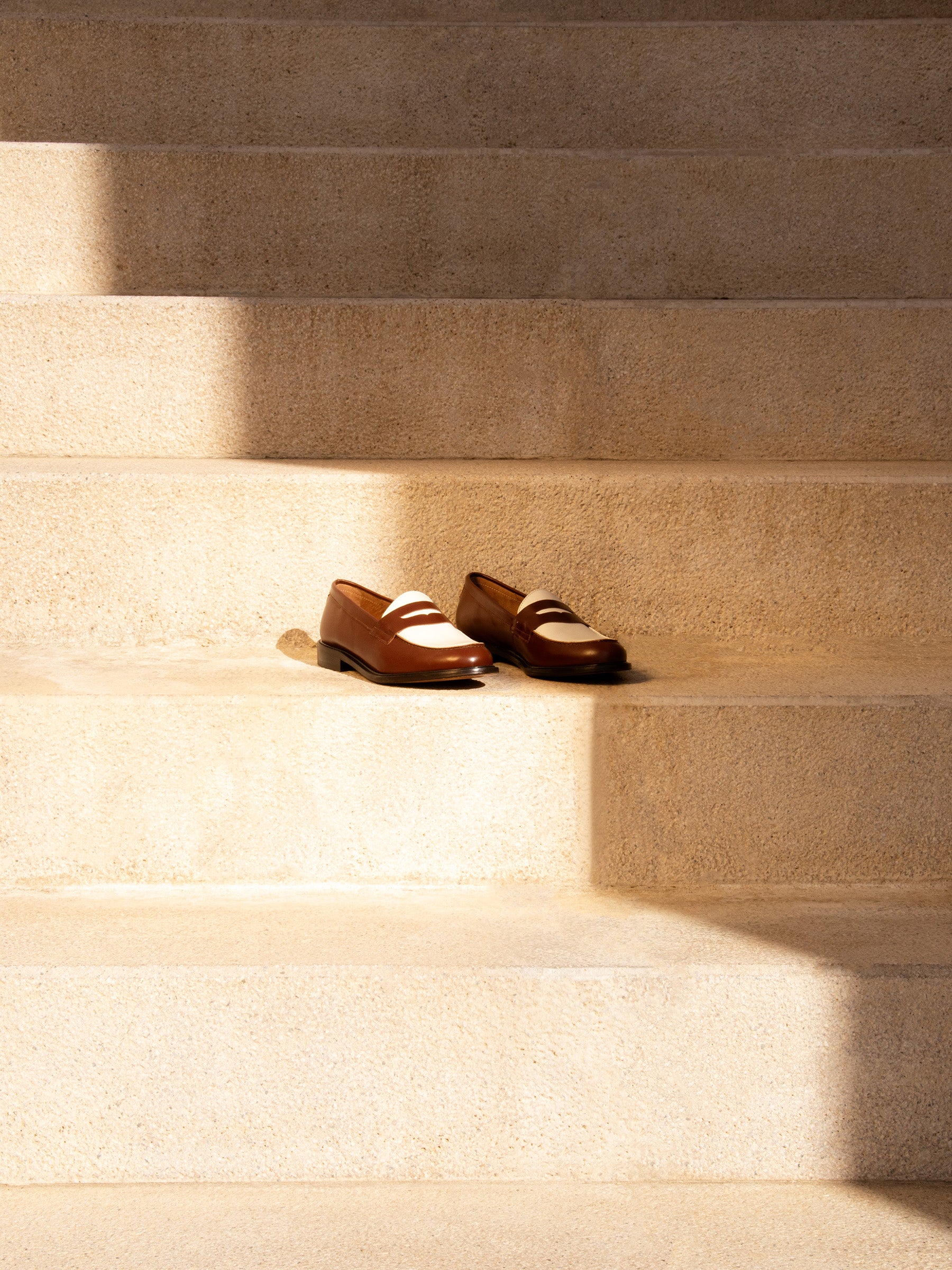 vue posée mocassins cuir cognac blanc jules jenn