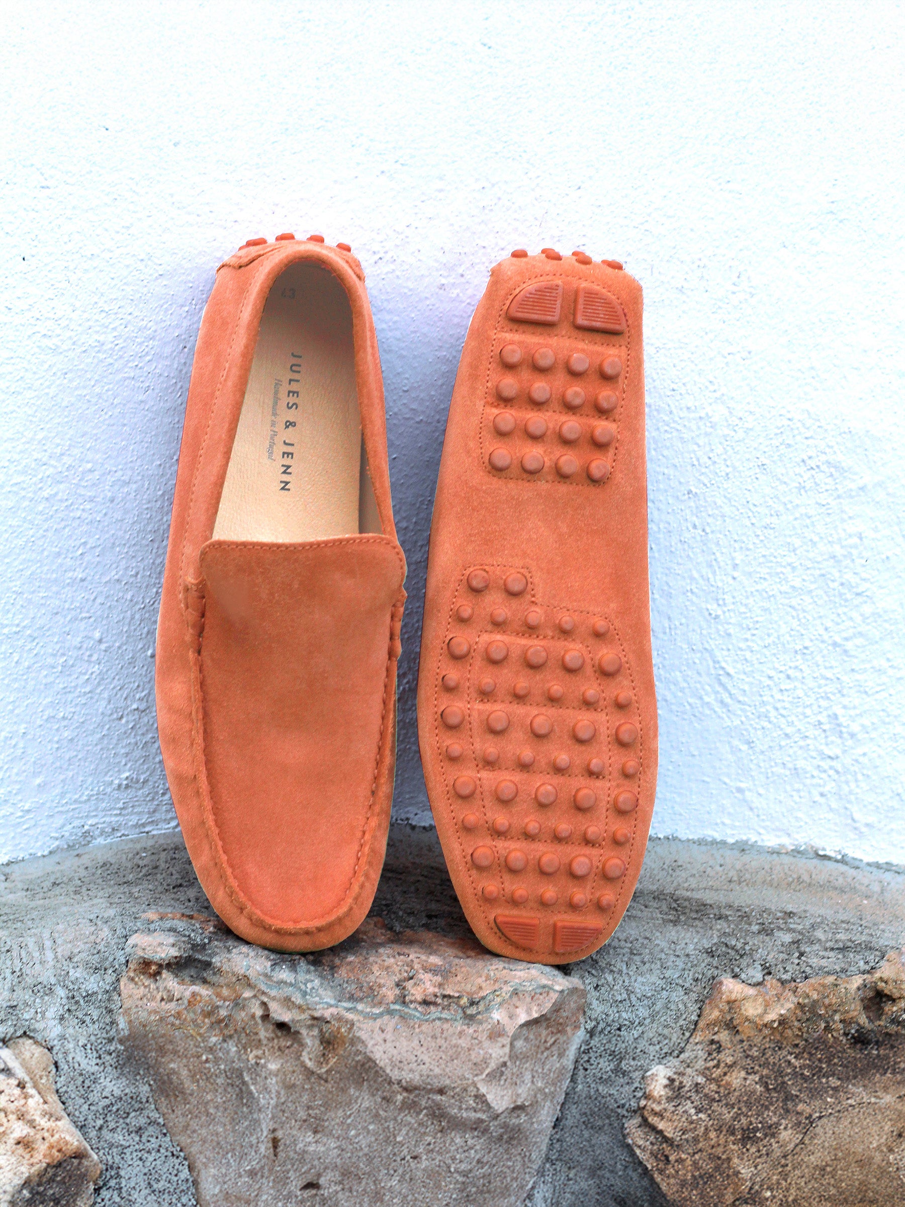 vue posée mocassins cuir daim orange jules jenn