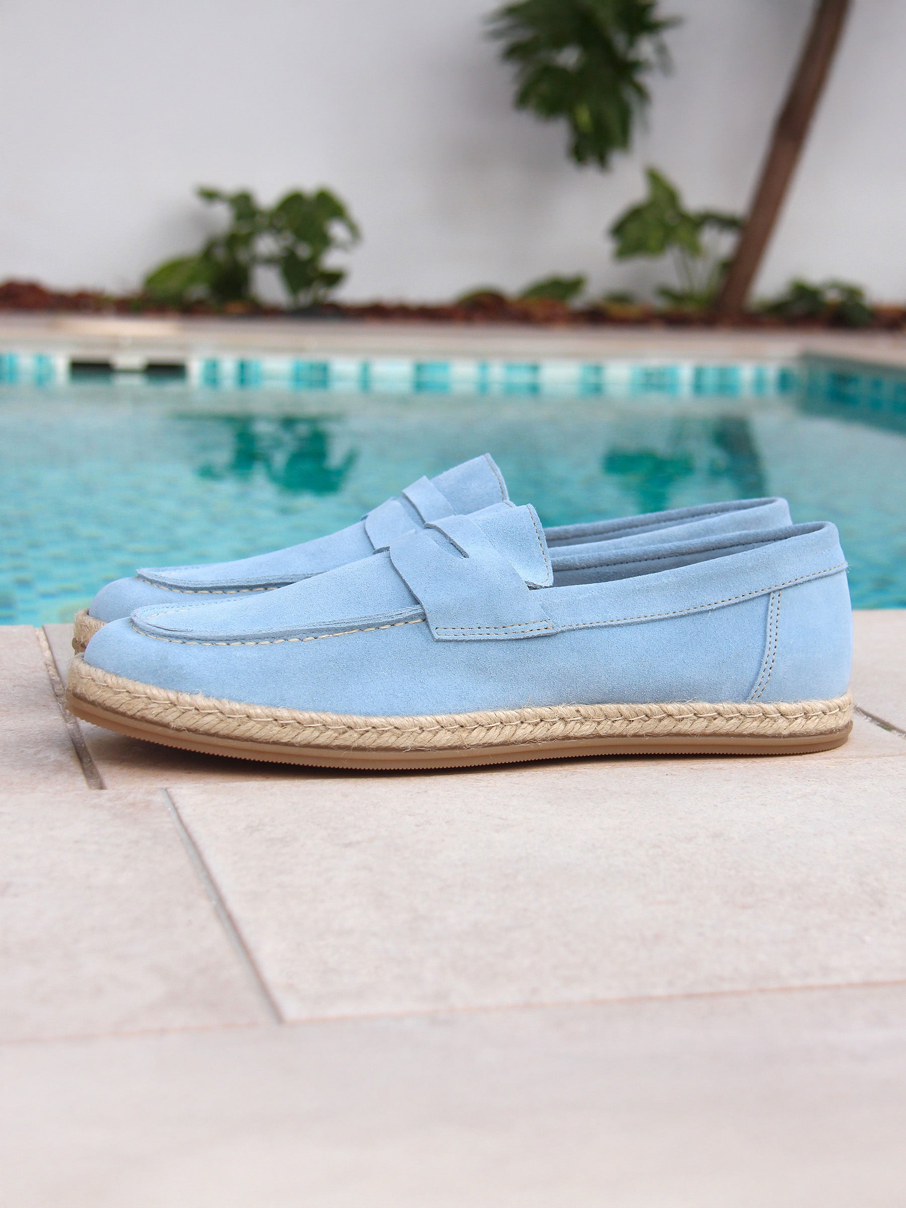 vue posée mocassins espadrille cuir daim bleu clair jules jenn