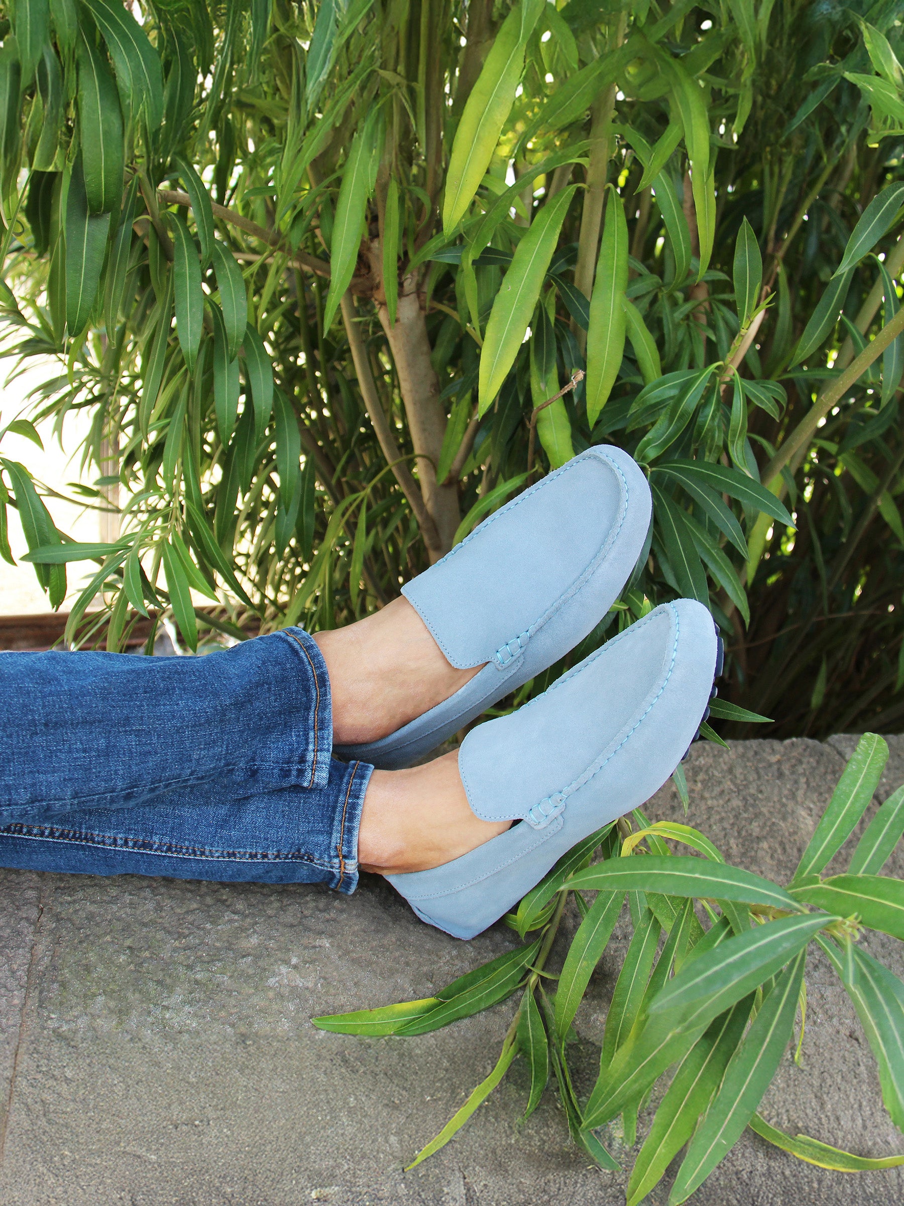 vue portée mocassins cuir daim bleu clair jules jenn