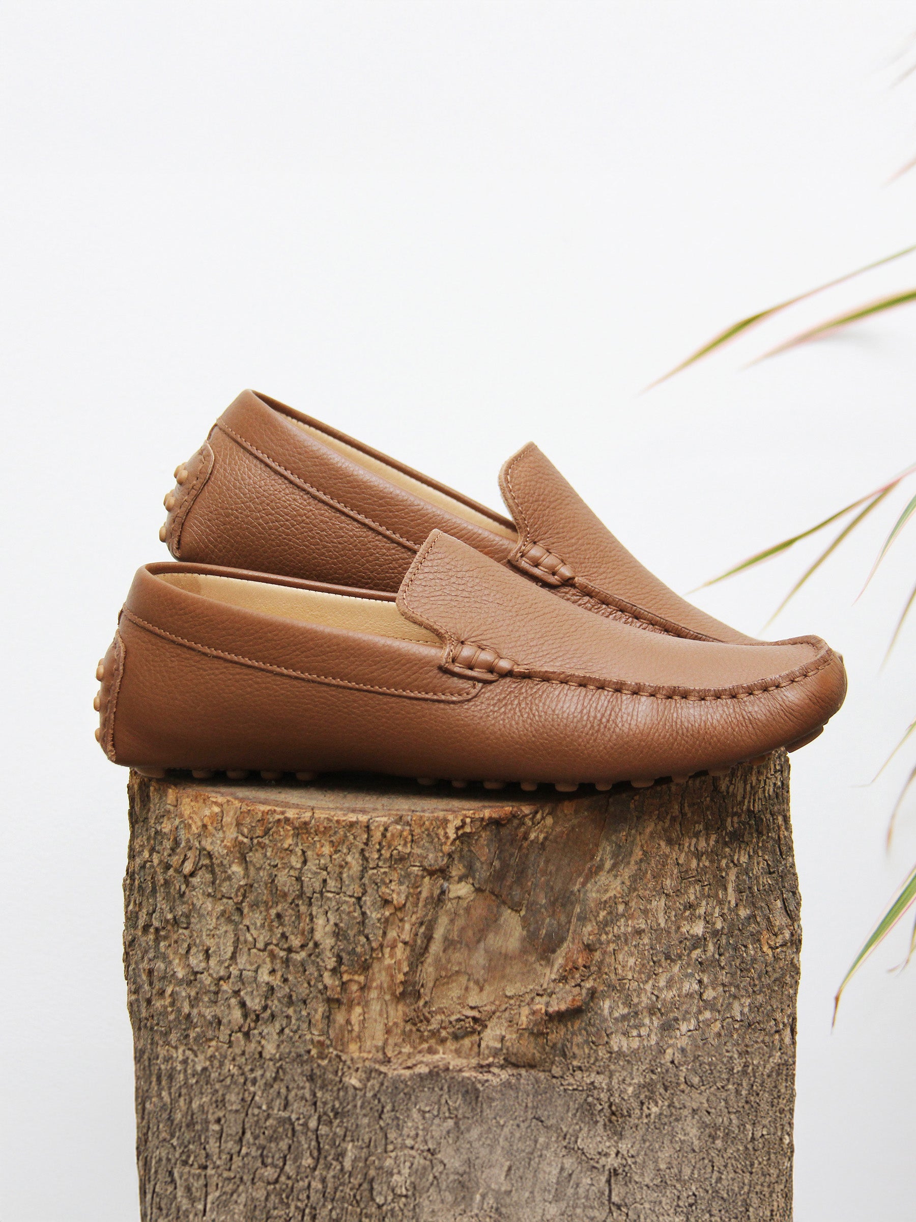 vue posée mocassins homme cuir graine cognac jules jenn