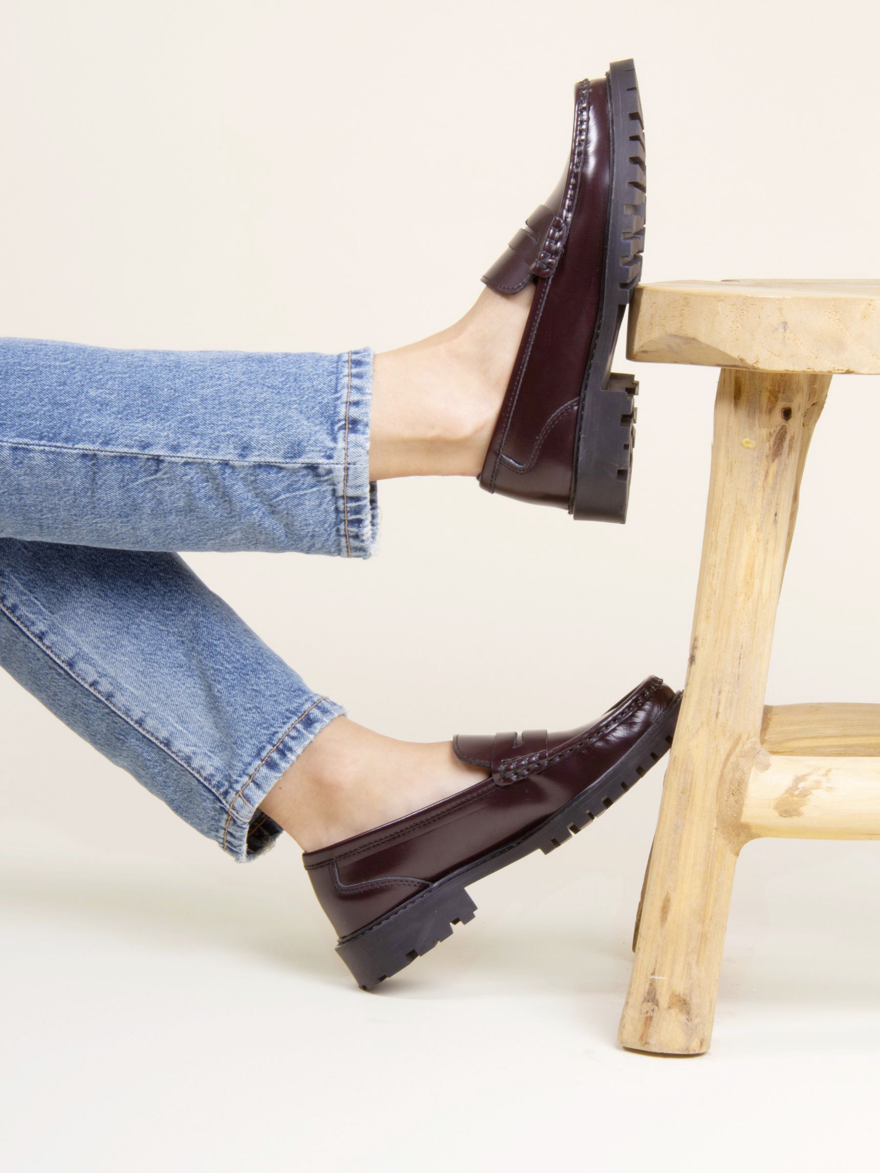 vue portée mocassins cuir vernis bordeaux jules jenn