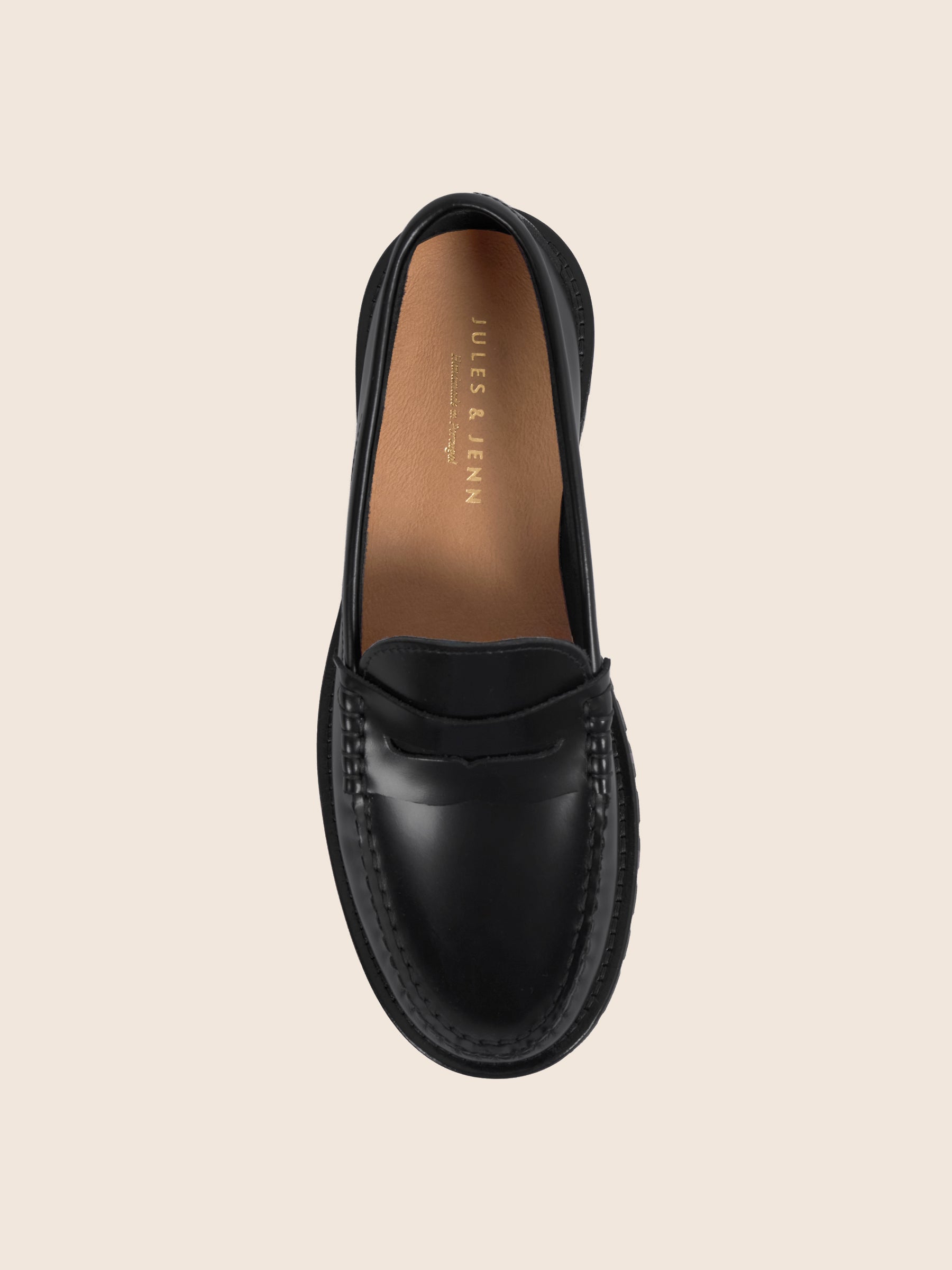 photo vue dessus mocassins cuir vernis noir jules jenn