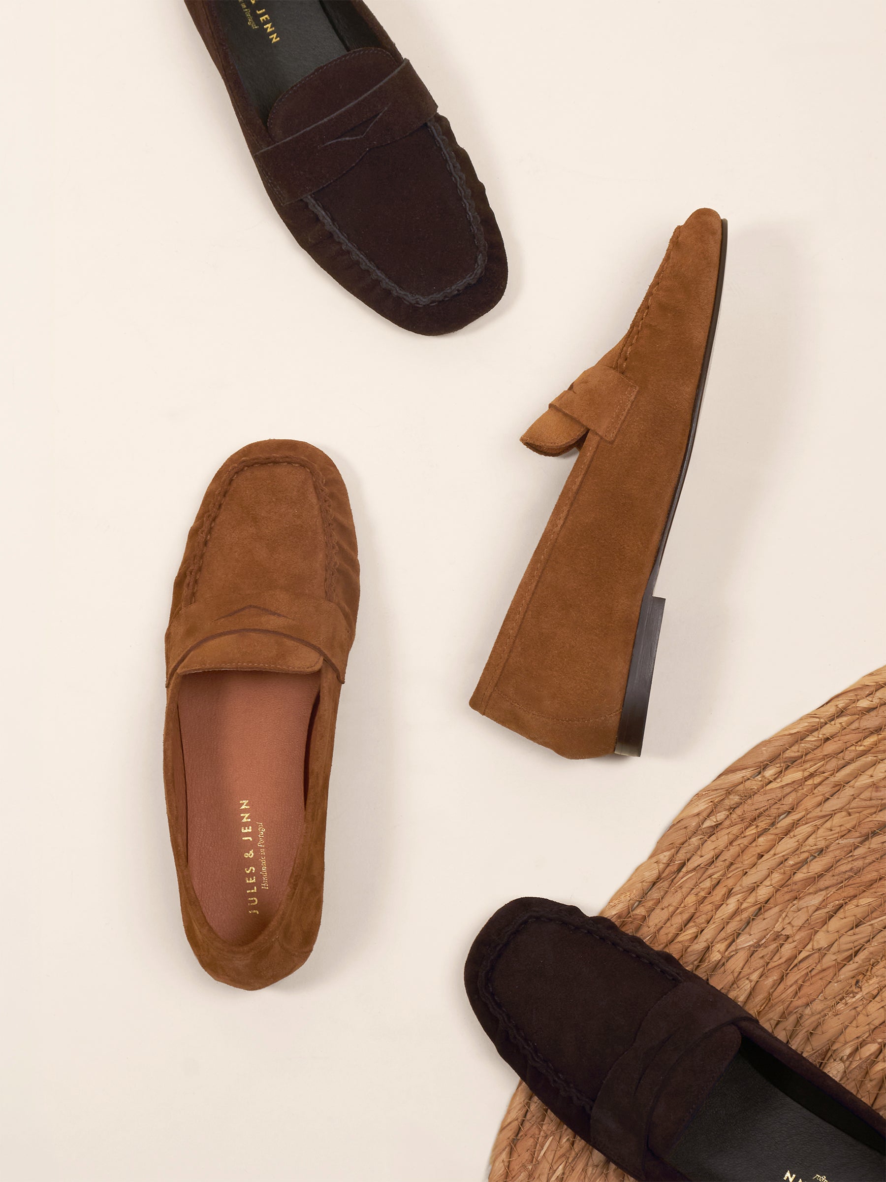 photo vue posée mocassins plissés thais cuir daim cognac jules jenn 2