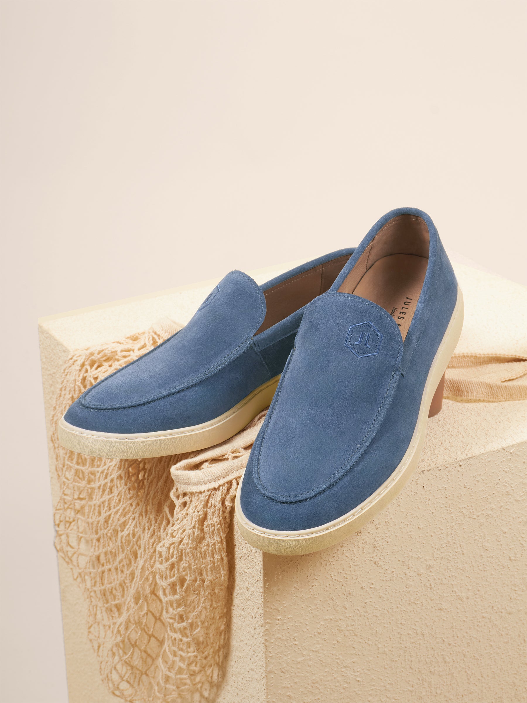 photo vue posée mocassins sport cuir daim bleu jules & jenn