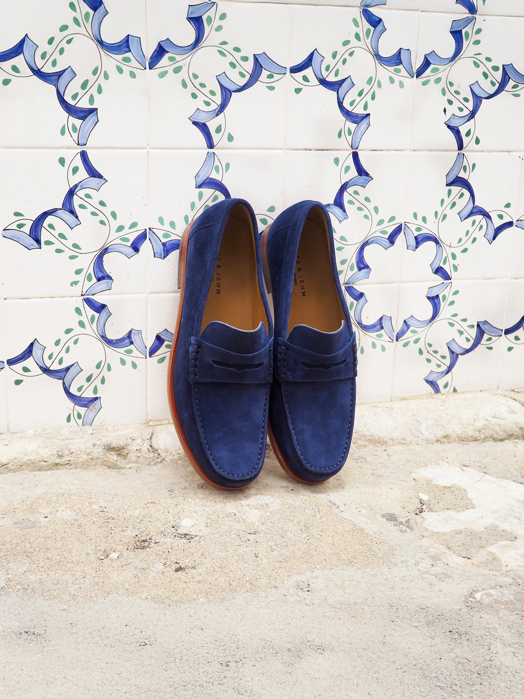 vue posée mocassins urbains cuir daim bleu jules jenn