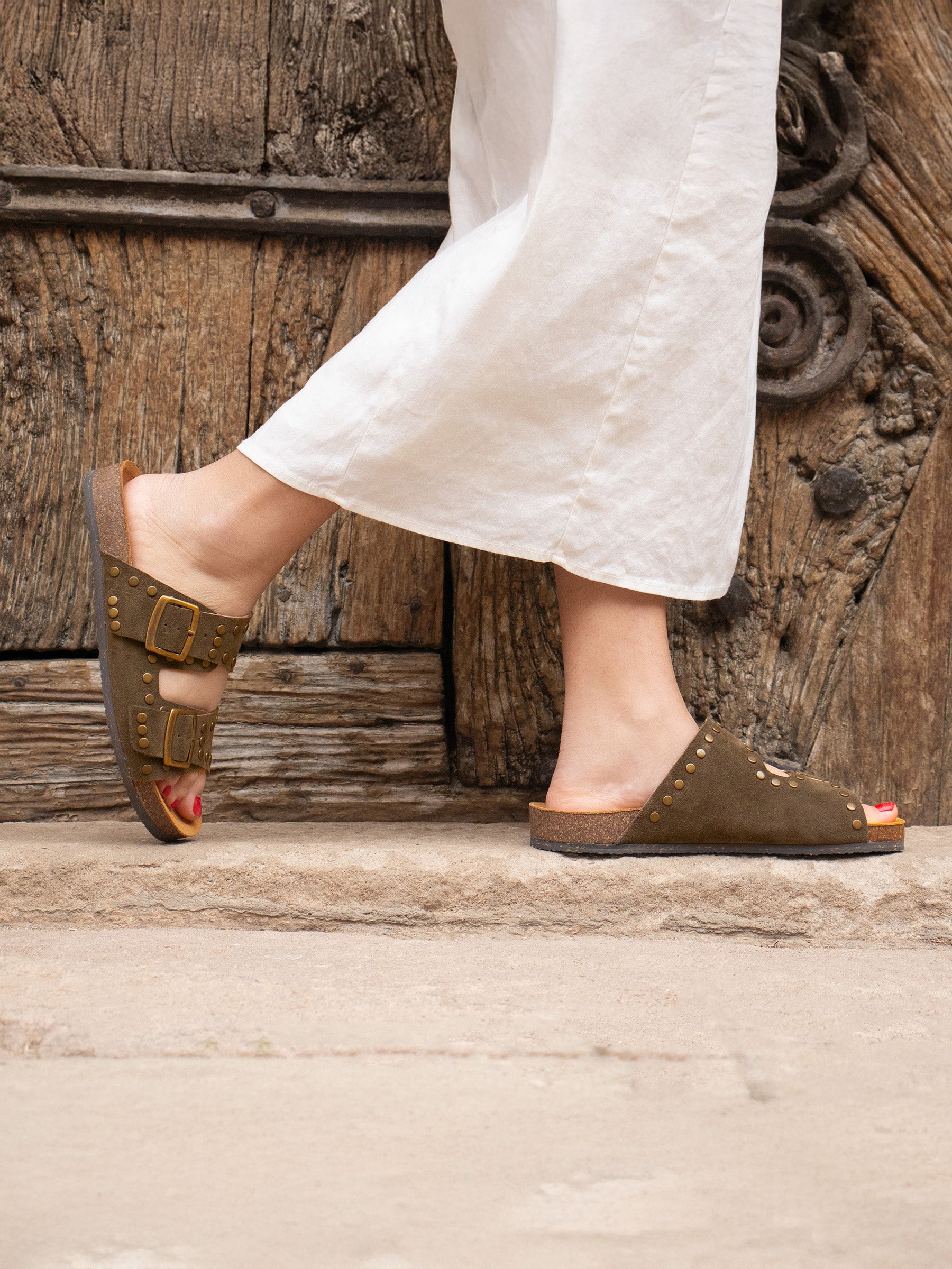 vue portée mules liege clous cuir daim kaki jules jenn