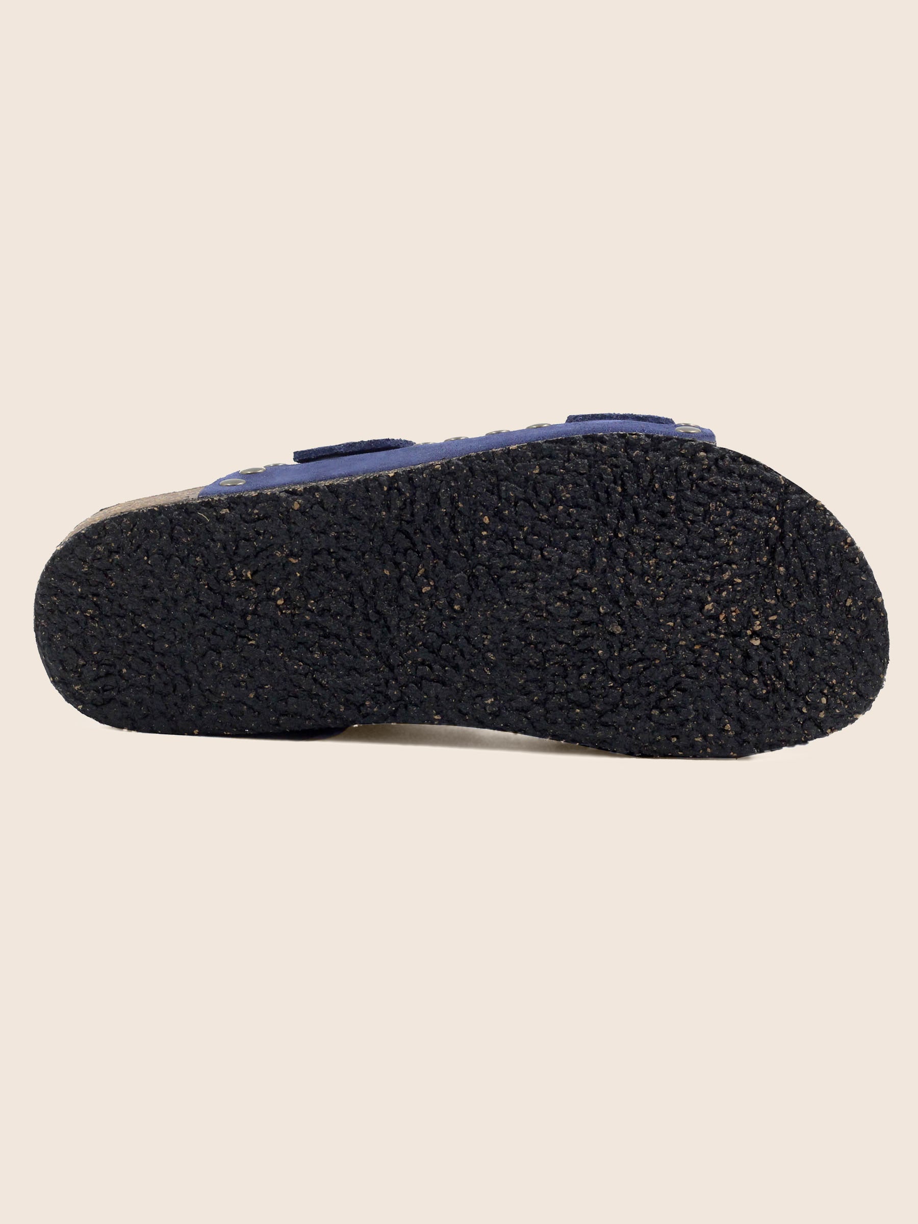 vue dessous mules liege cloutees cuir daim bleu jules jenn