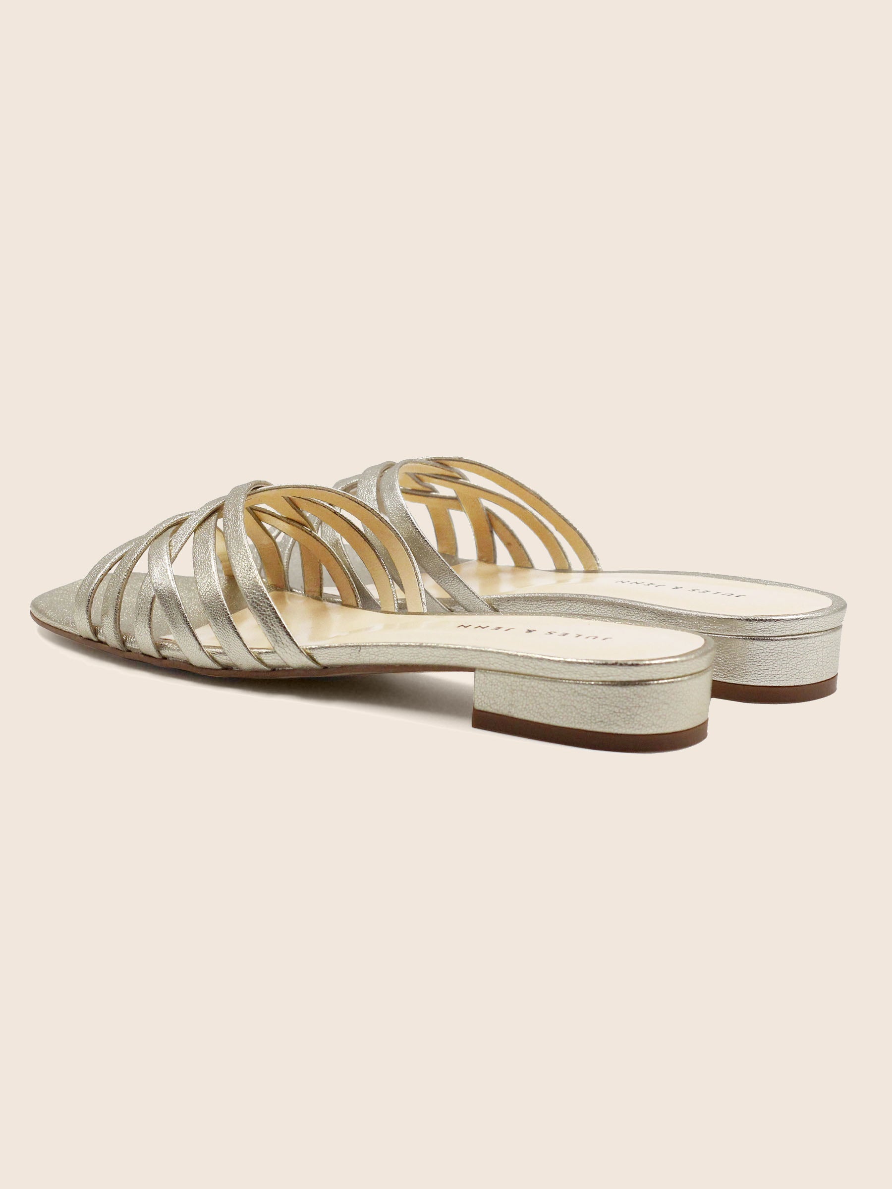 vue arriere mules plates multibrides cuir metallise dore jules & jenn