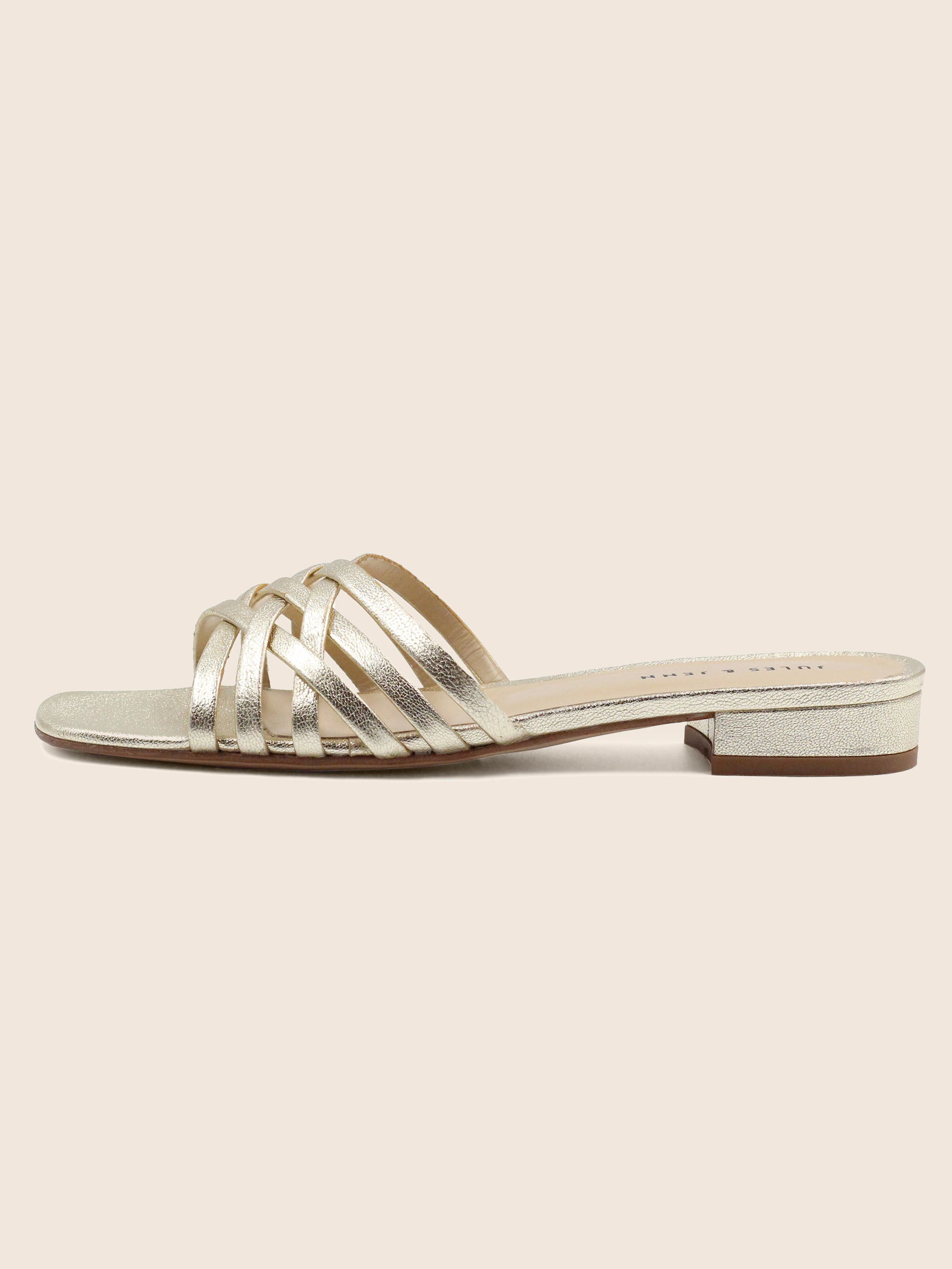 vue interieur mules plates multibrides cuir metallise dore jules & jenn