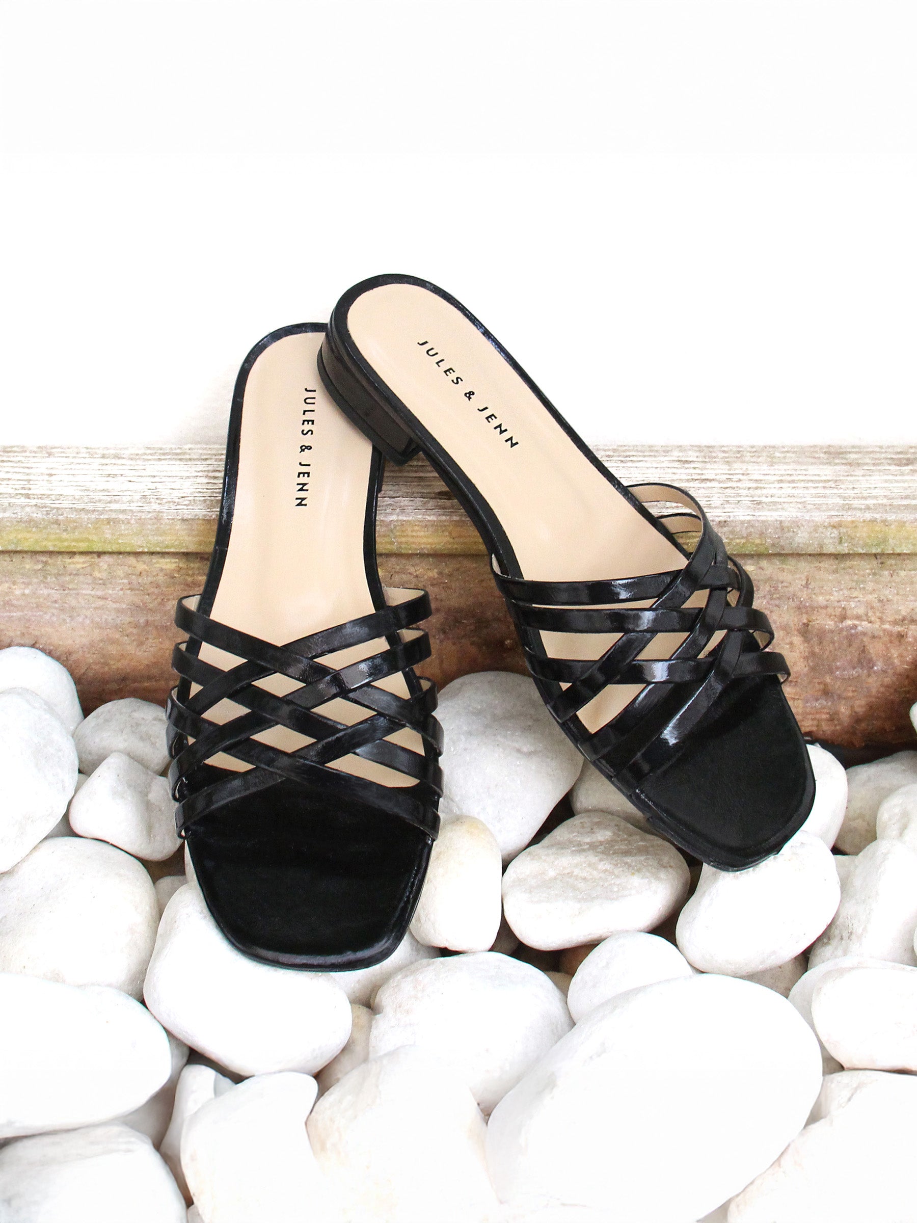 vue posée mules plates multibrides cuir noir jules jenn