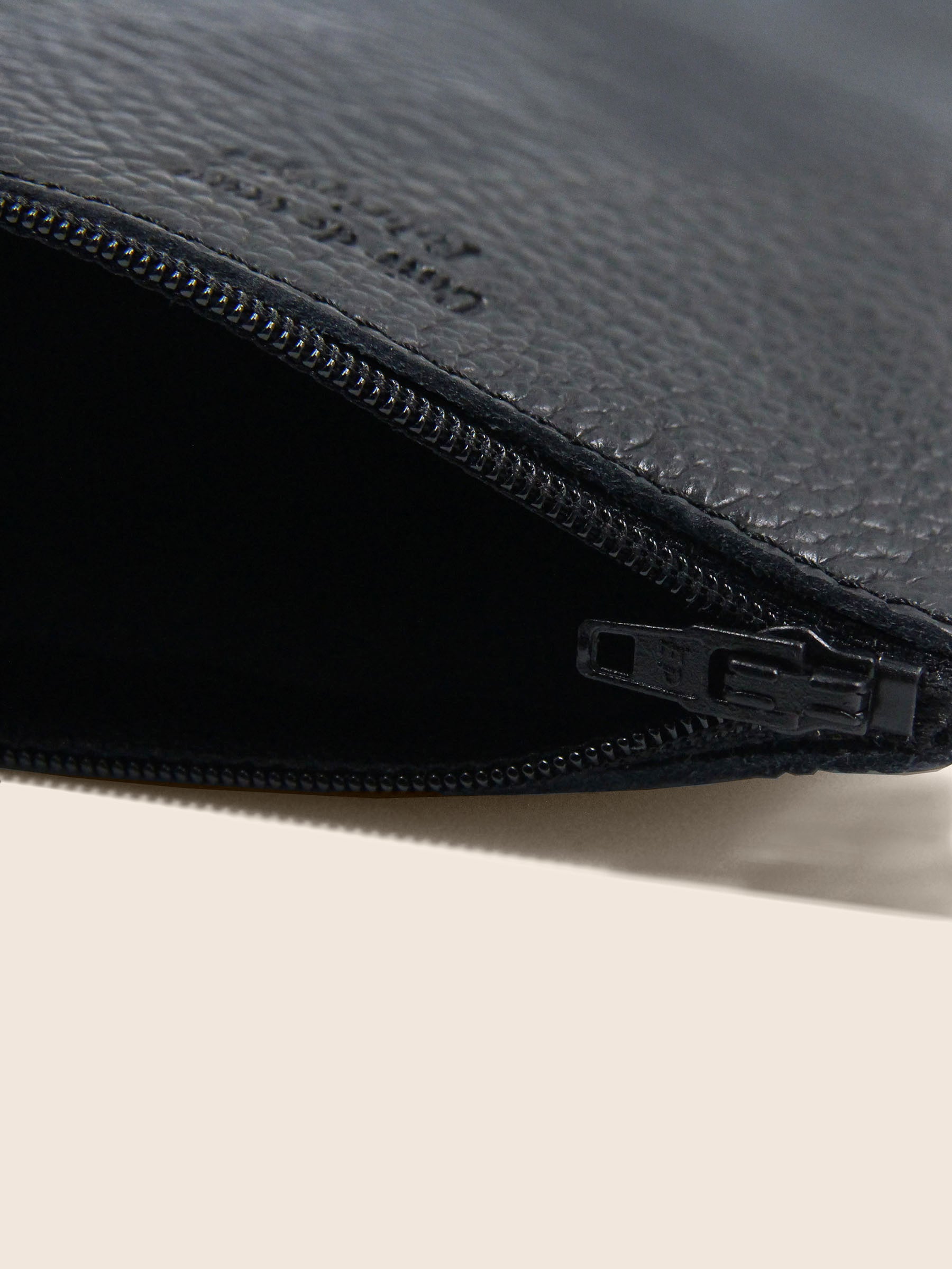 vue interieur pochette cuir graine upcycle noir petit modele jules jenn