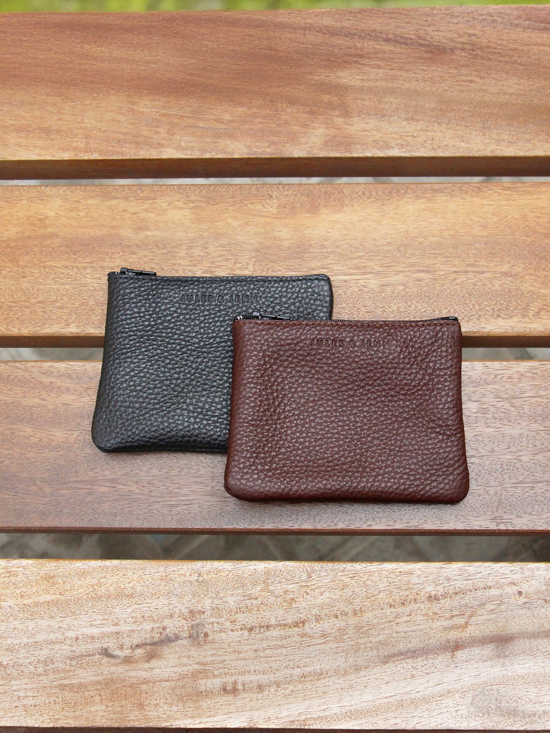 vue posée pochette cuir graine upcycle noir petit modele jules jenn