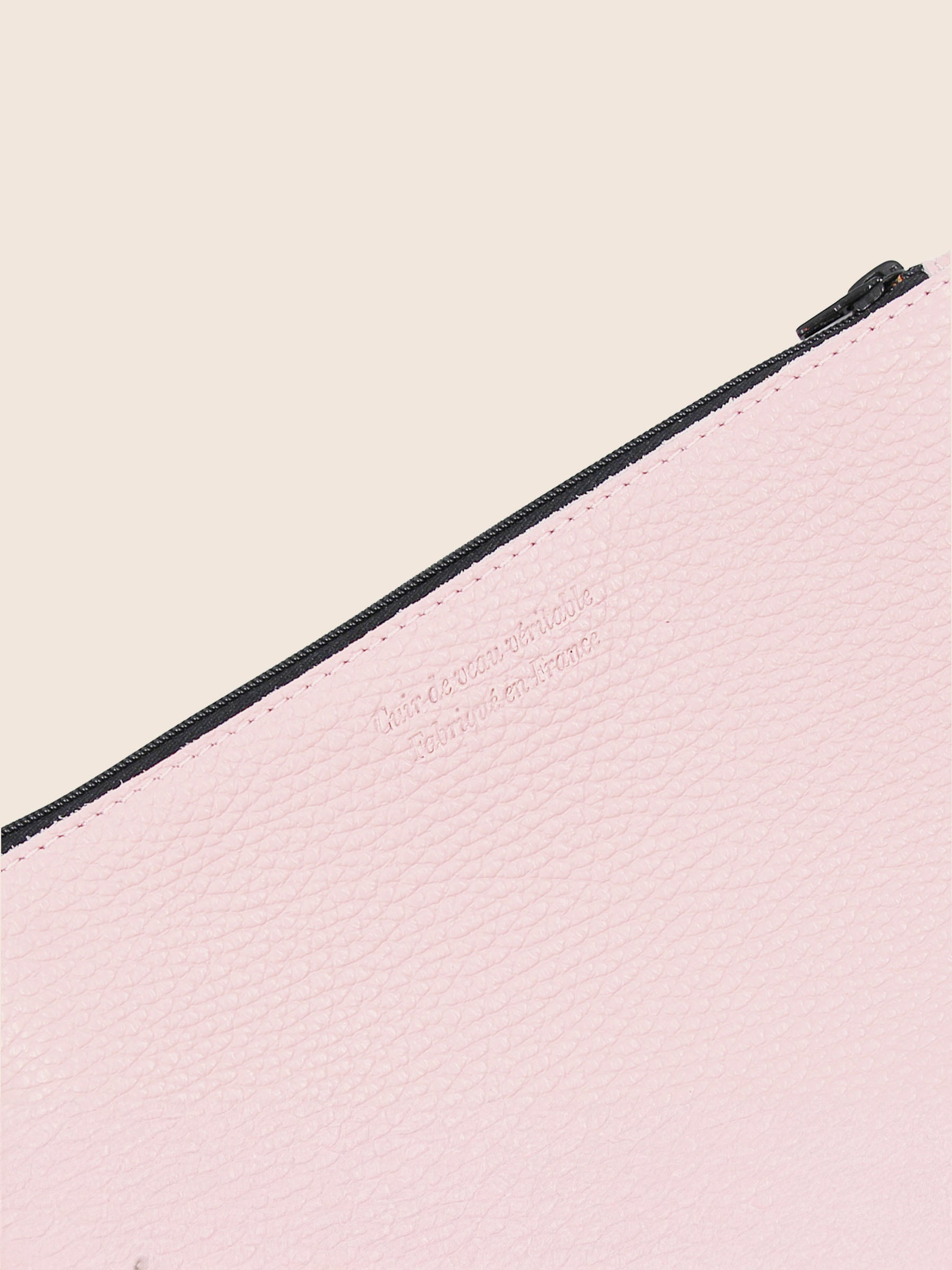 vue detail pochette cuir graine upcycle rose moyen modele jules jenn