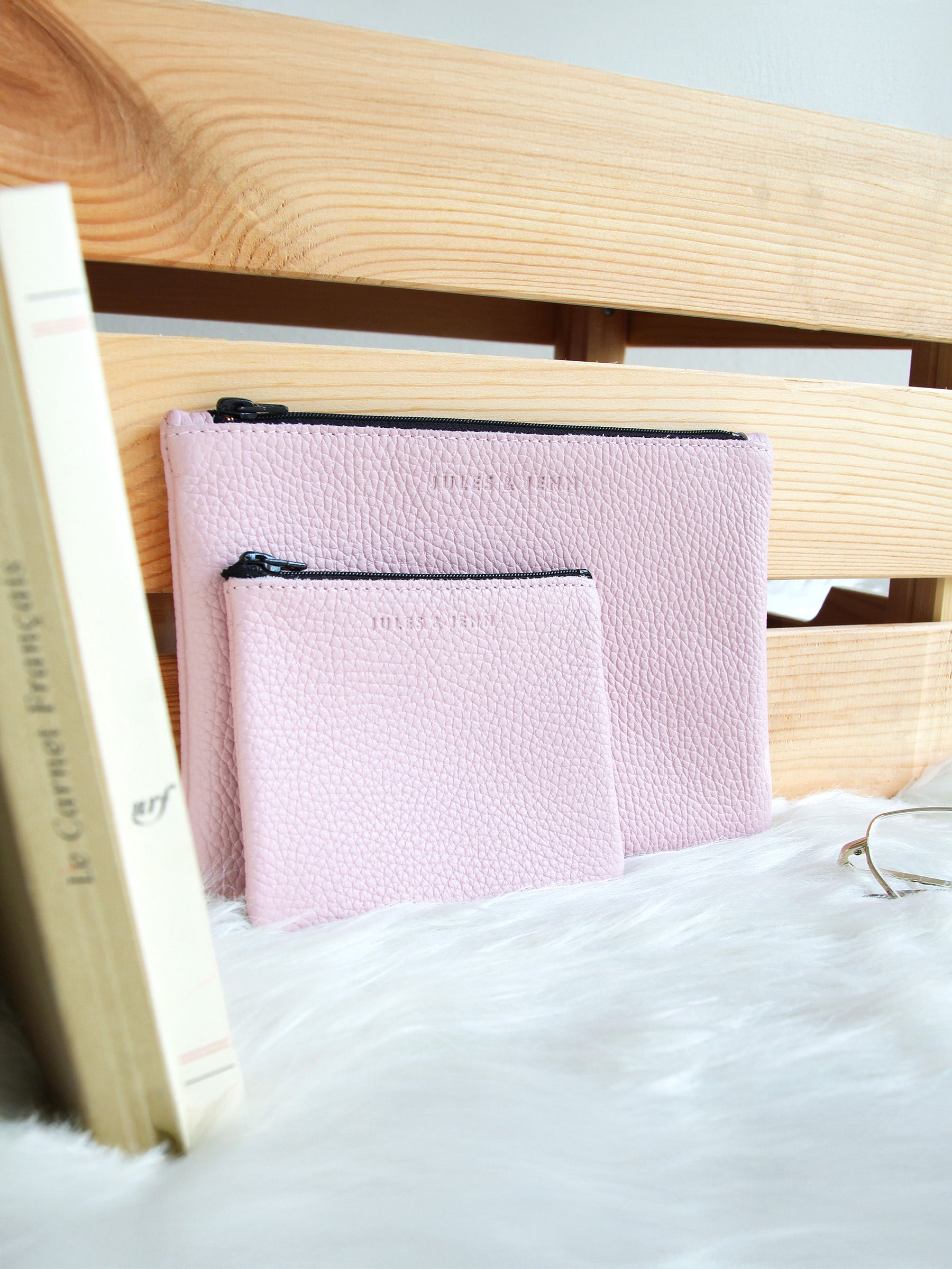 vue posée pochette cuir graine upcycle rose moyen modele jules jenn