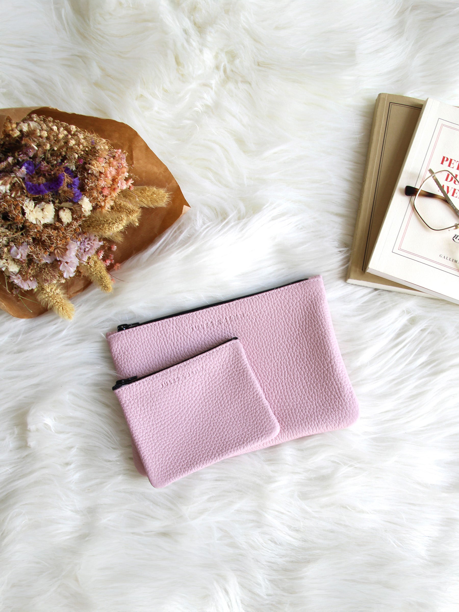 vue posée pochette cuir graine upcycle rose petit modele jules jenn