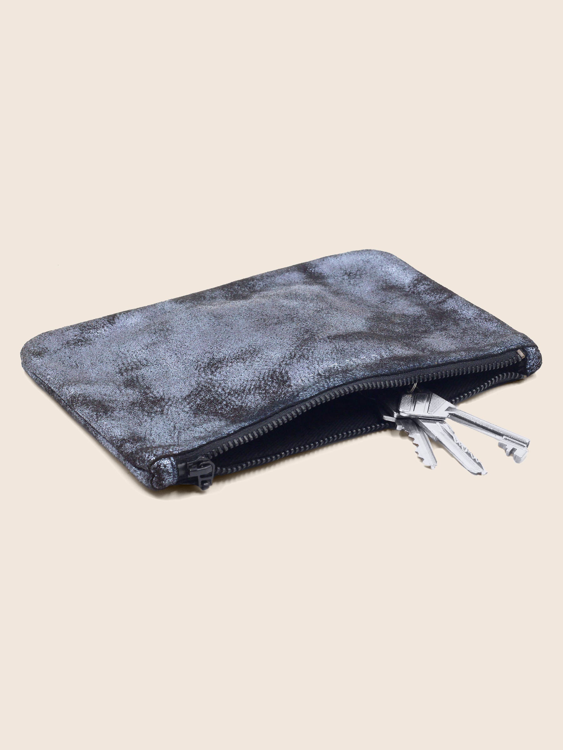 vue ouvert pochette cuir upcycle argente metallise moyen modele jules jenn