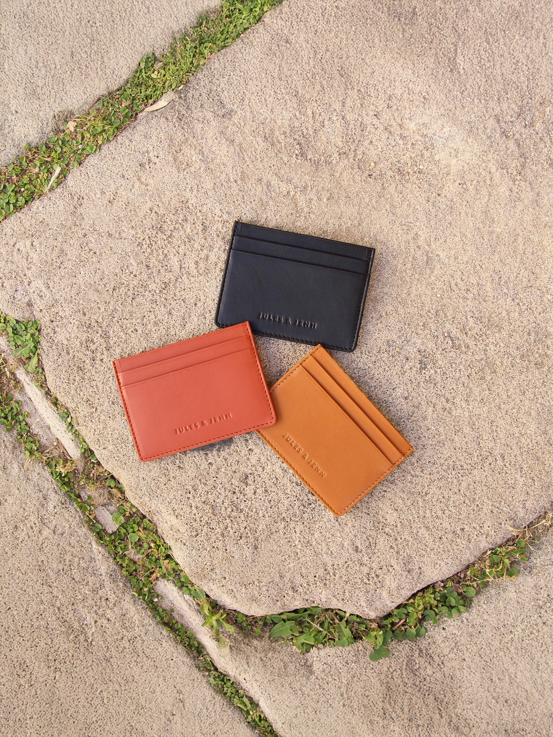 vue posée porte-cartes cuir upcycle brique jules jenn