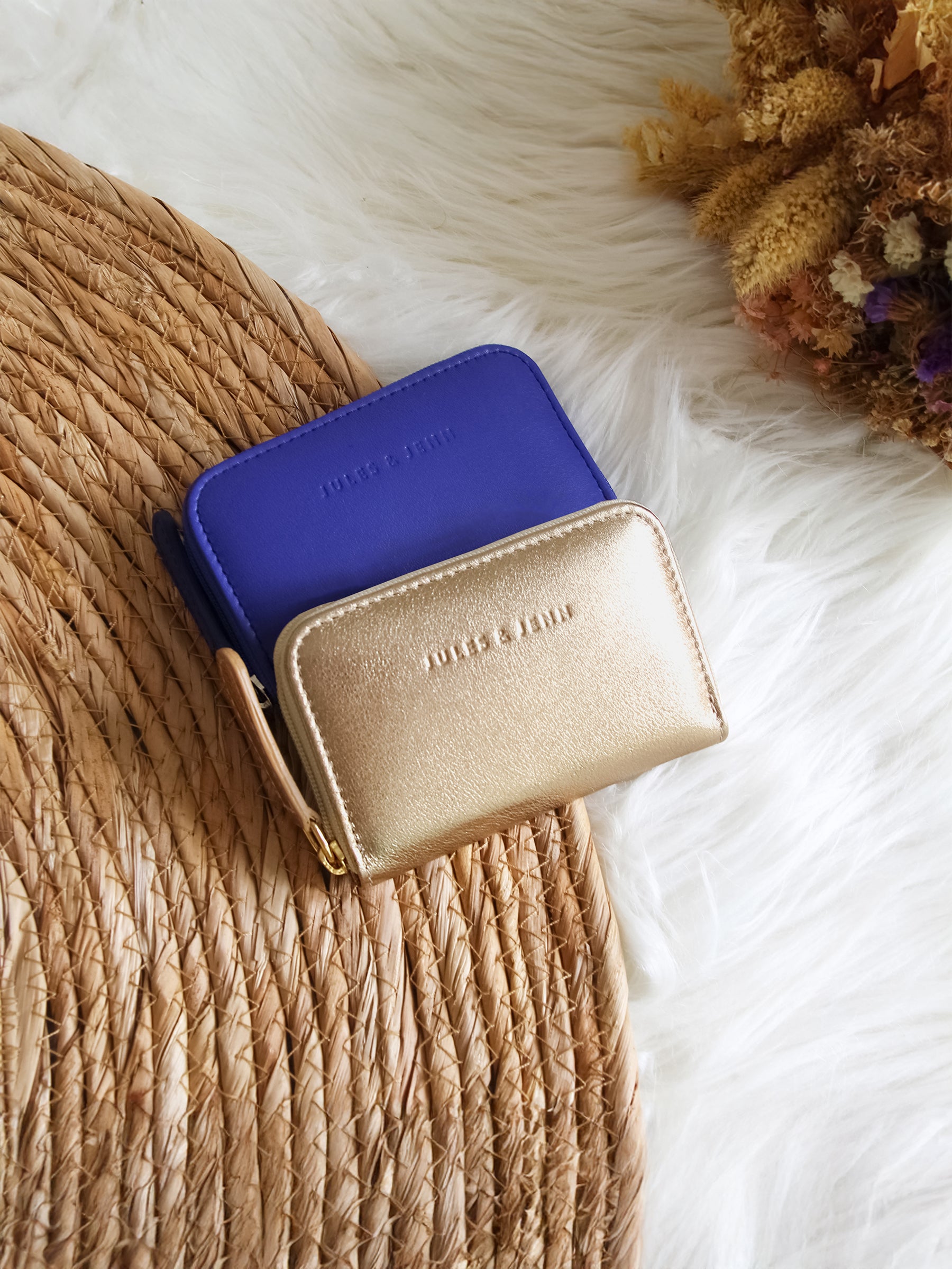 vue posée porte monnaie cuir bleu royal jules jenn