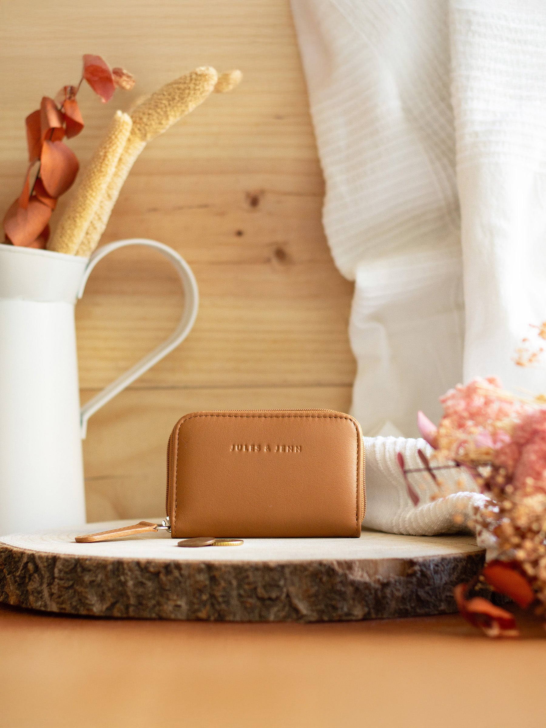 vue posée porte-monnaie cuir camel jules jenn