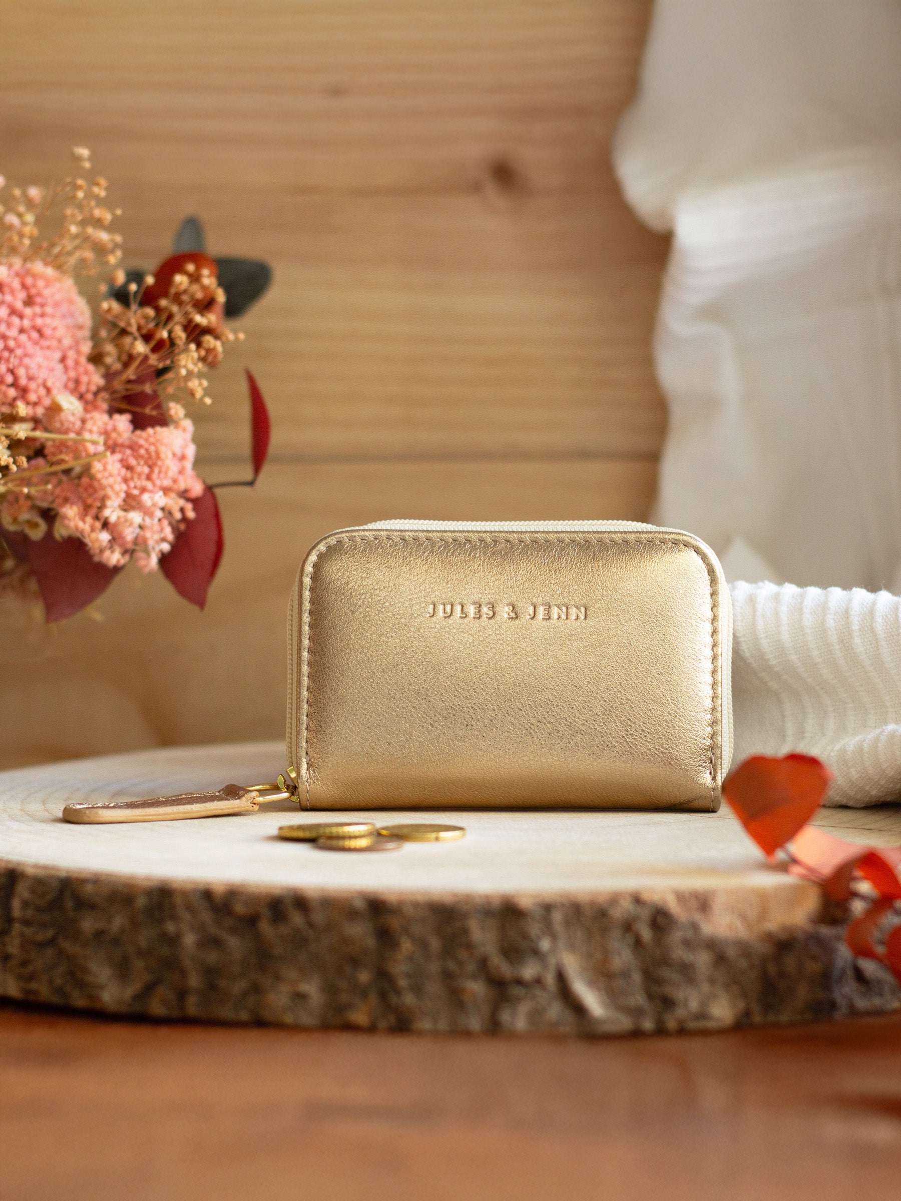 vue posée porte-monnaie cuir metallise dore jules jenn