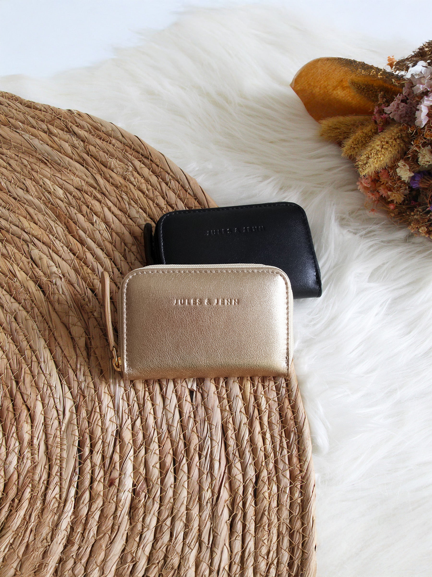 vue posée porte-monnaie cuir metallise dore jules jenn