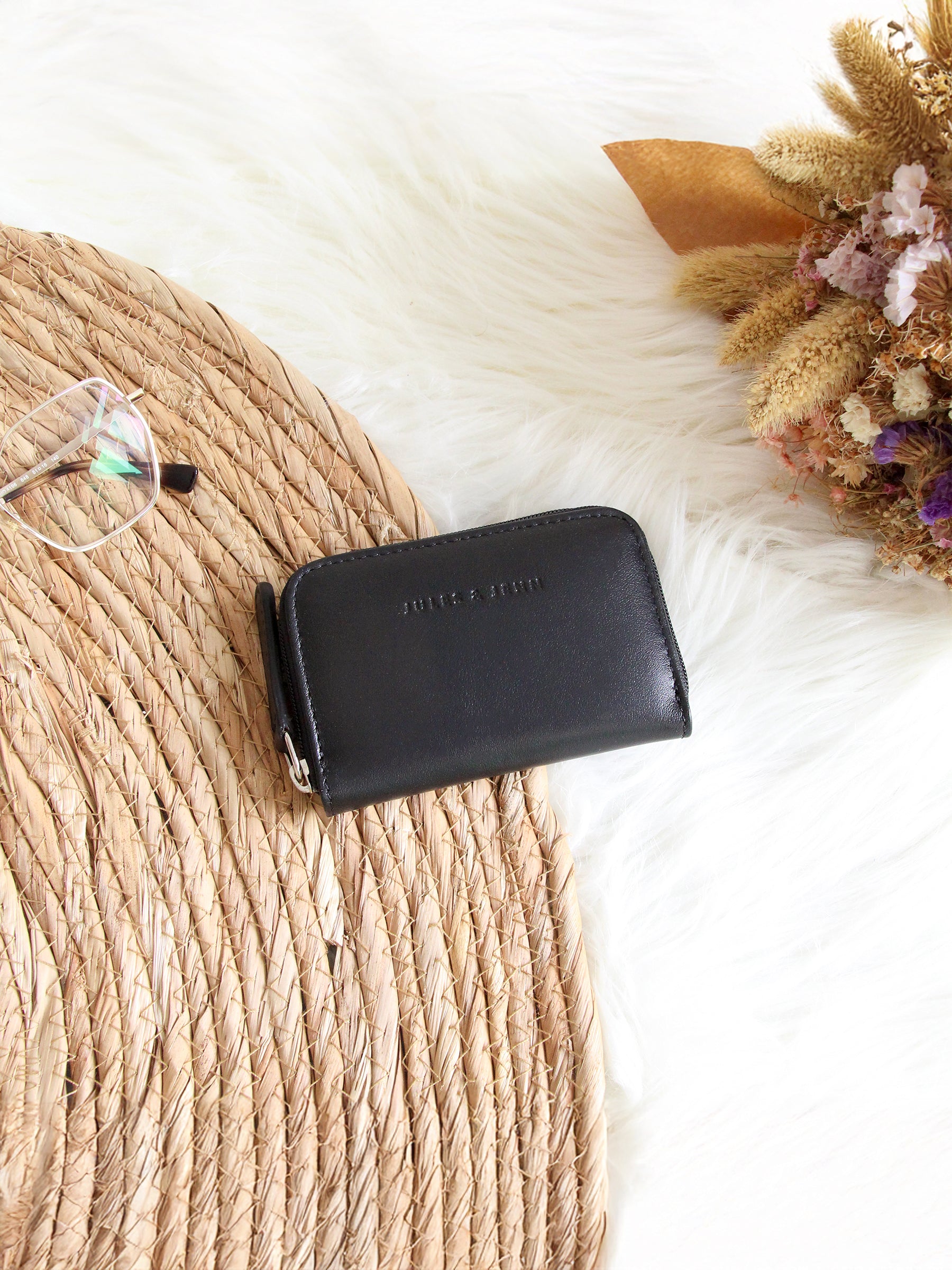 vue posée porte monnaie cuir noir jules jenn