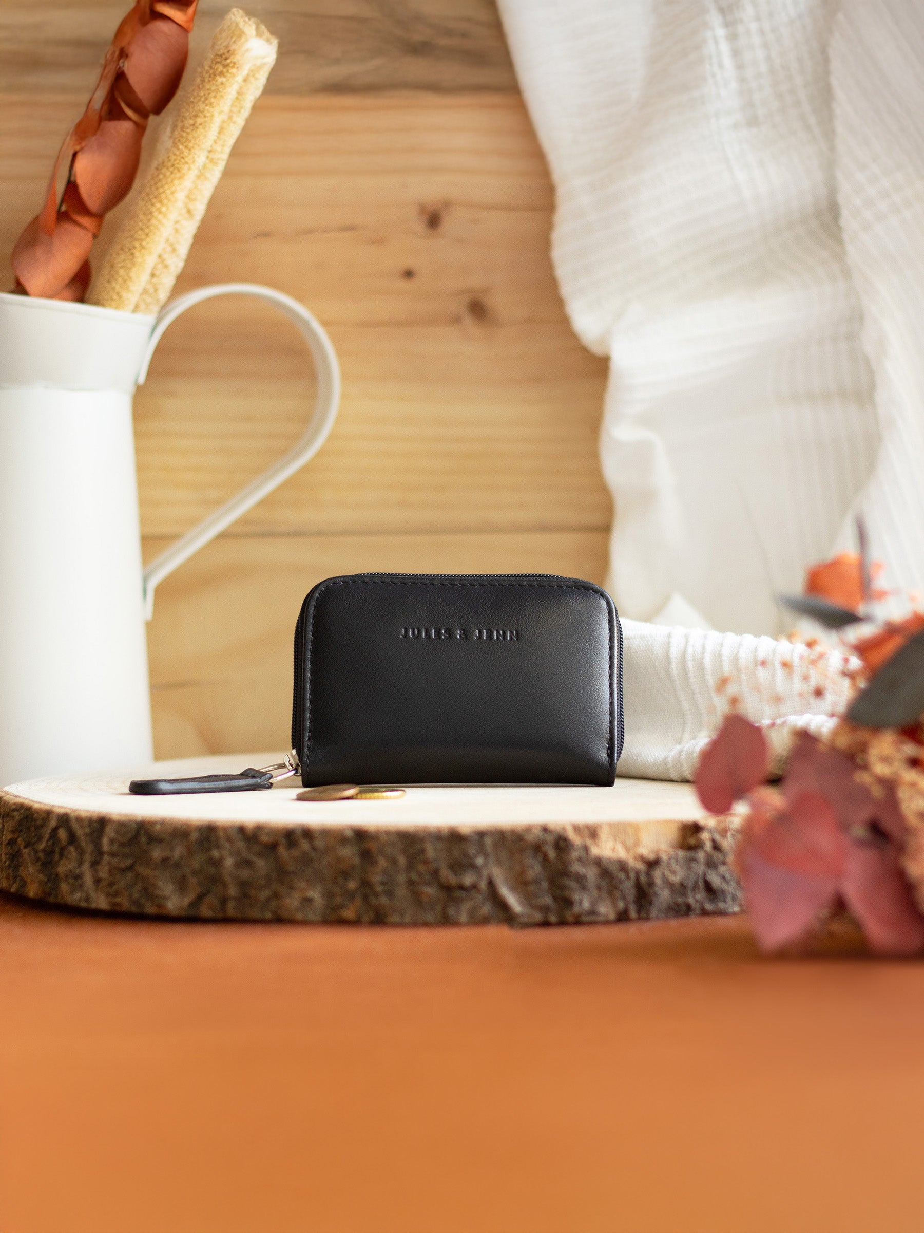 vue posée porte-monnaie cuir noir jules jenn