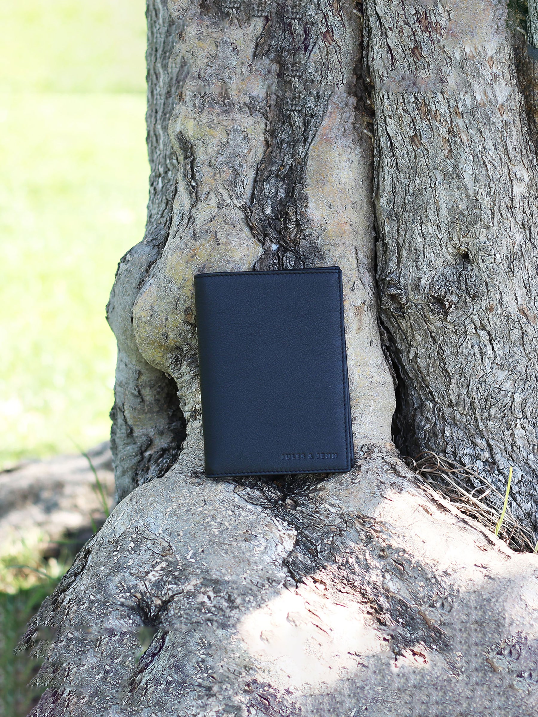 vue posée portefeuille classique cuir noir jules jenn