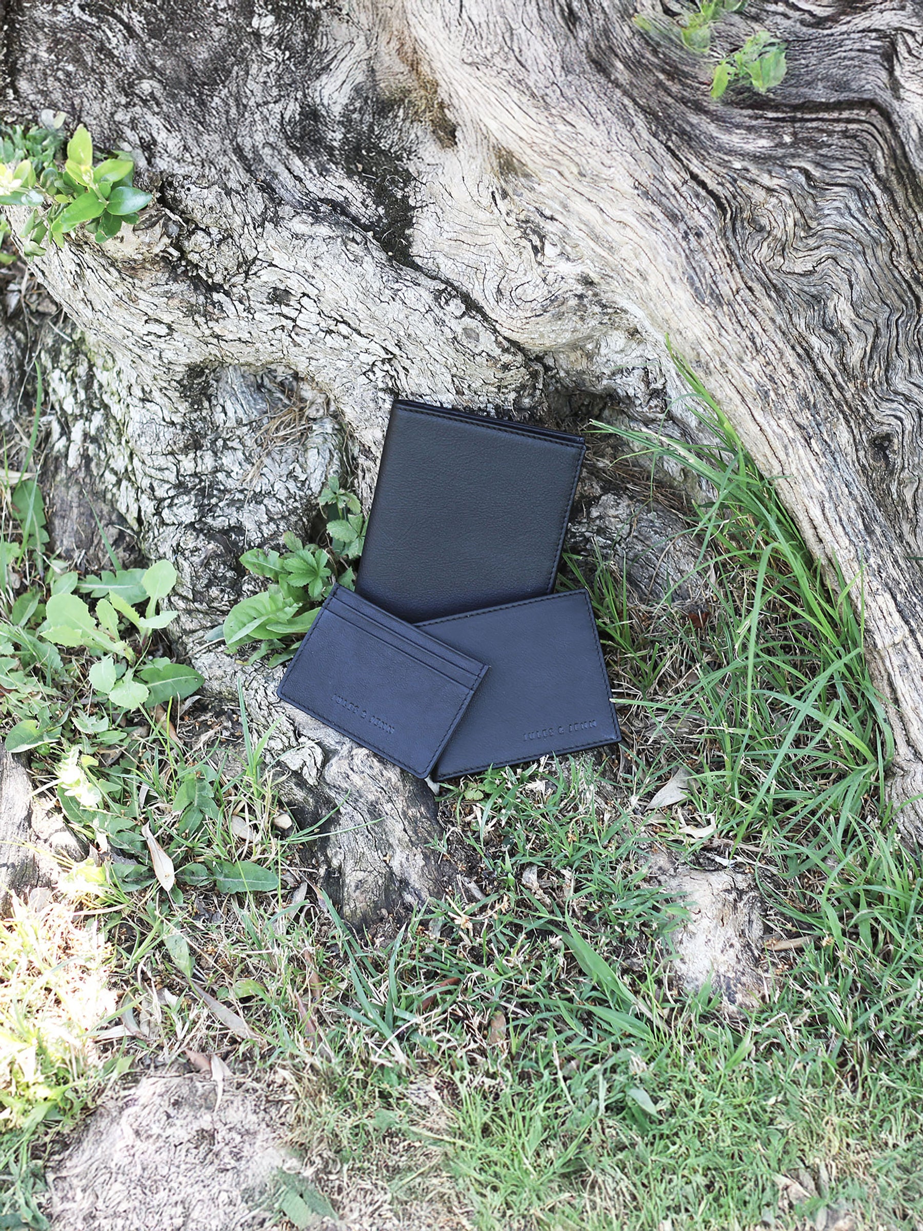 vue posée portefeuille classique cuir noir jules jenn