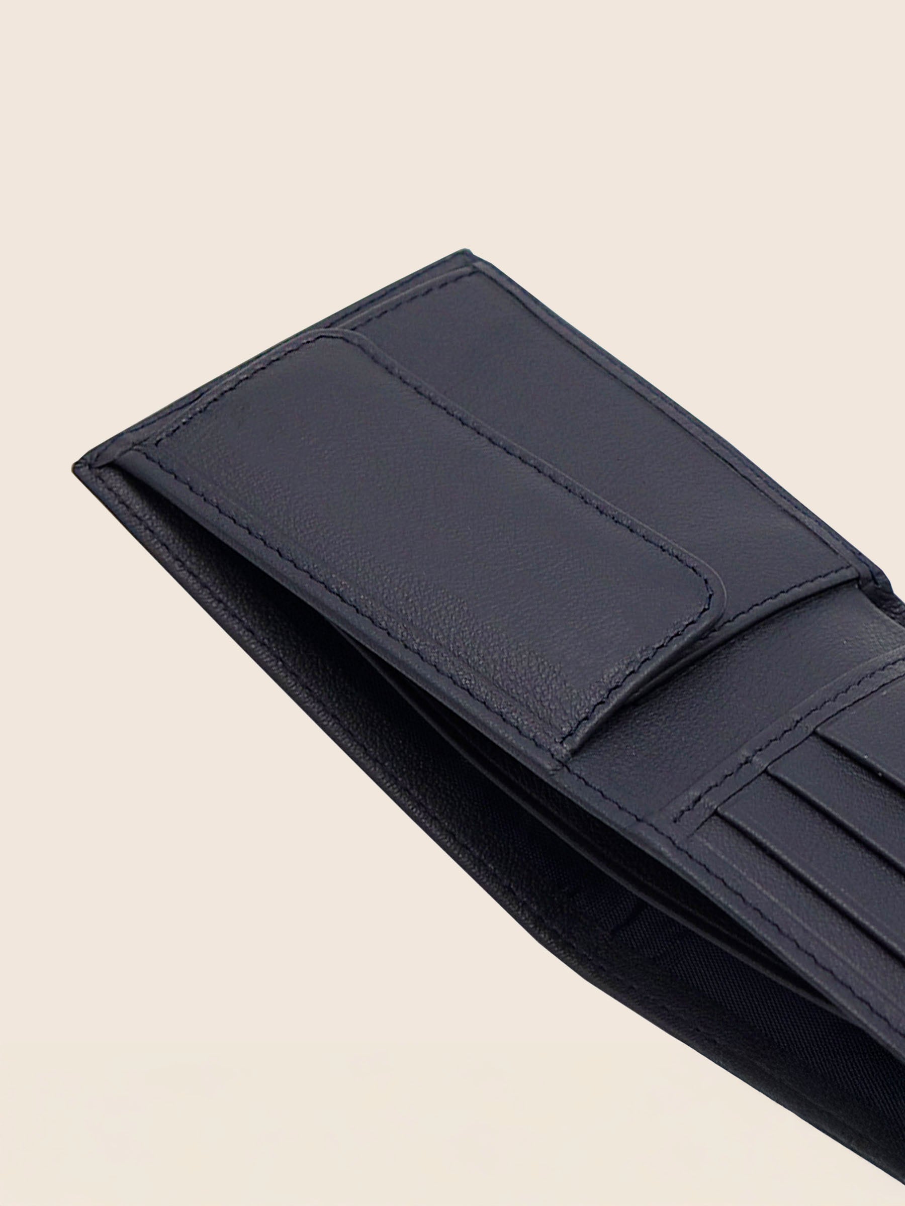 vue zoomee portefeuille essentiel cuir bleu jules jenn