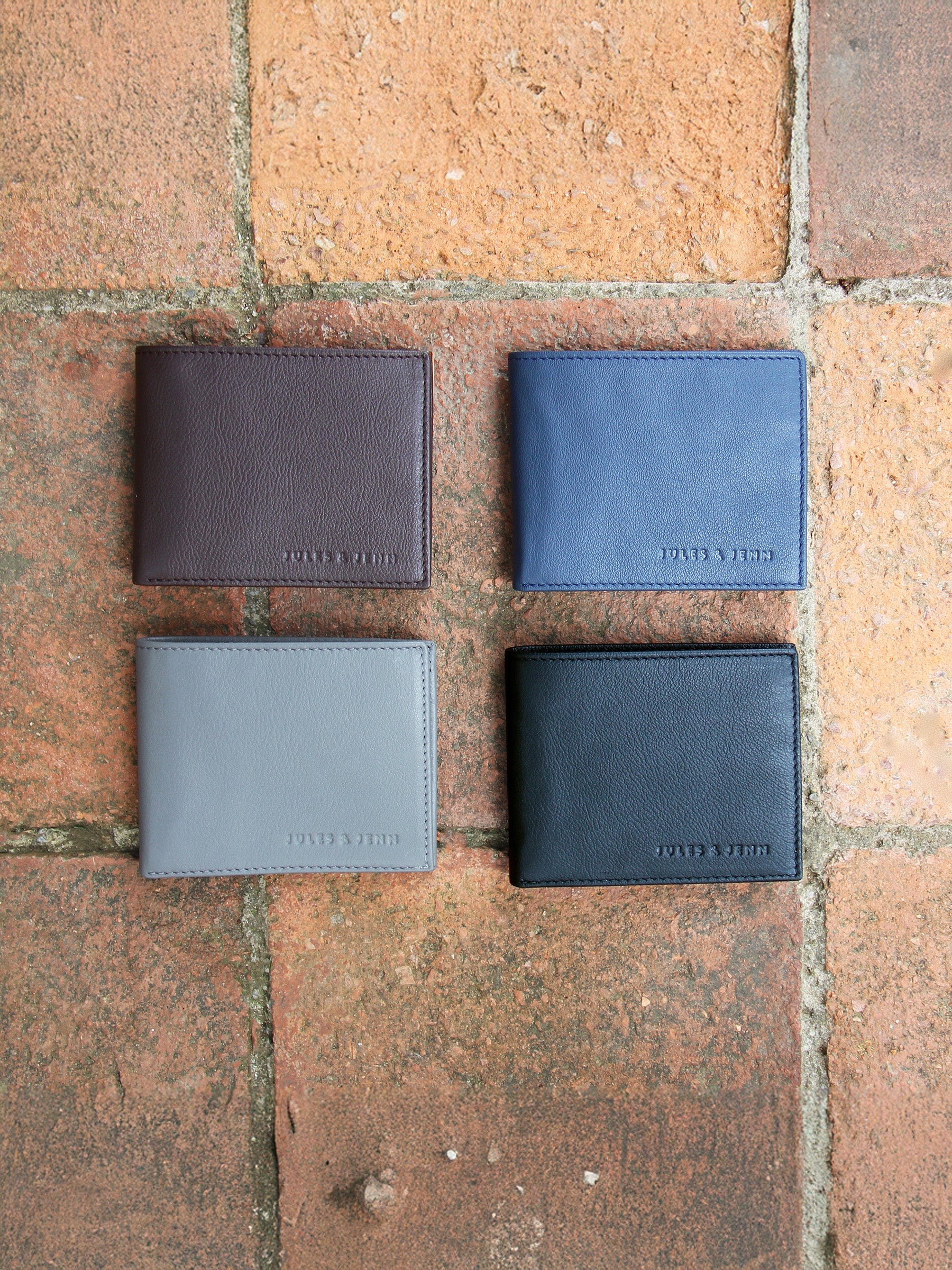 vue posée portefeuille essentiel cuir bleu jules jenn