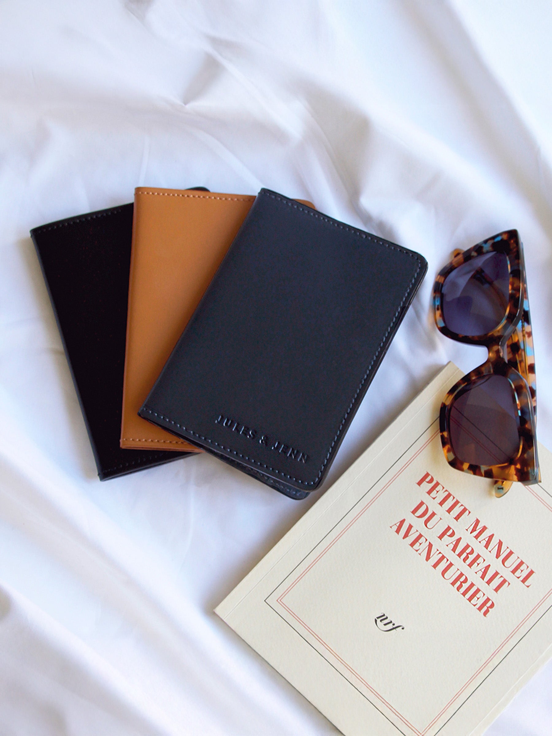 vue posée protege passeport cuir camel jules jenn