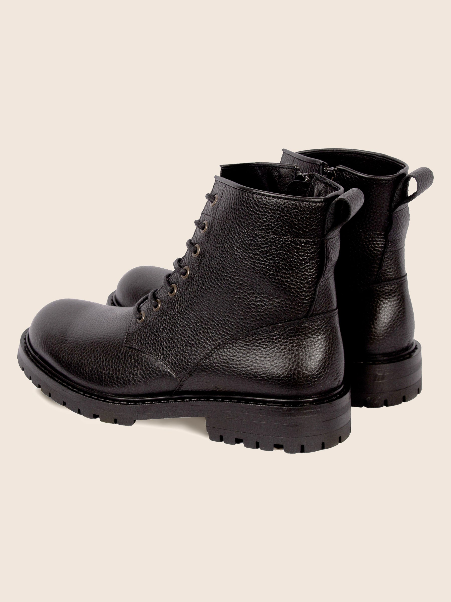 vue arriere ranger boots crantees cuir graine noir jules jenn