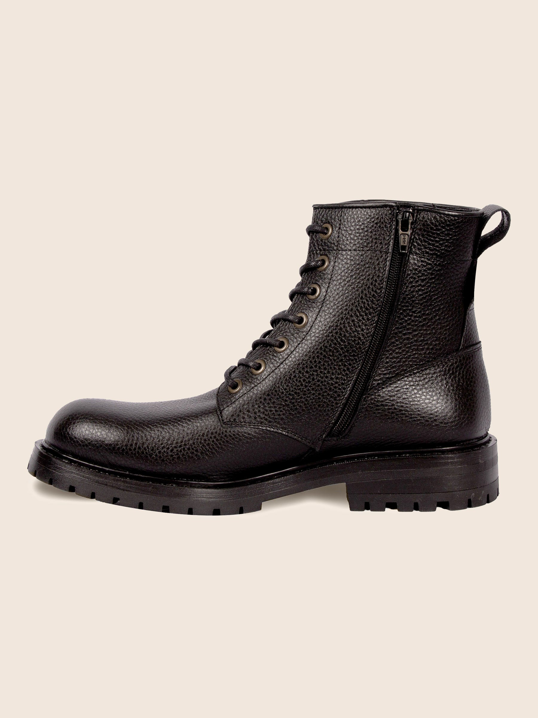 vue interieure ranger boots crantees cuir graine noir jules jenn