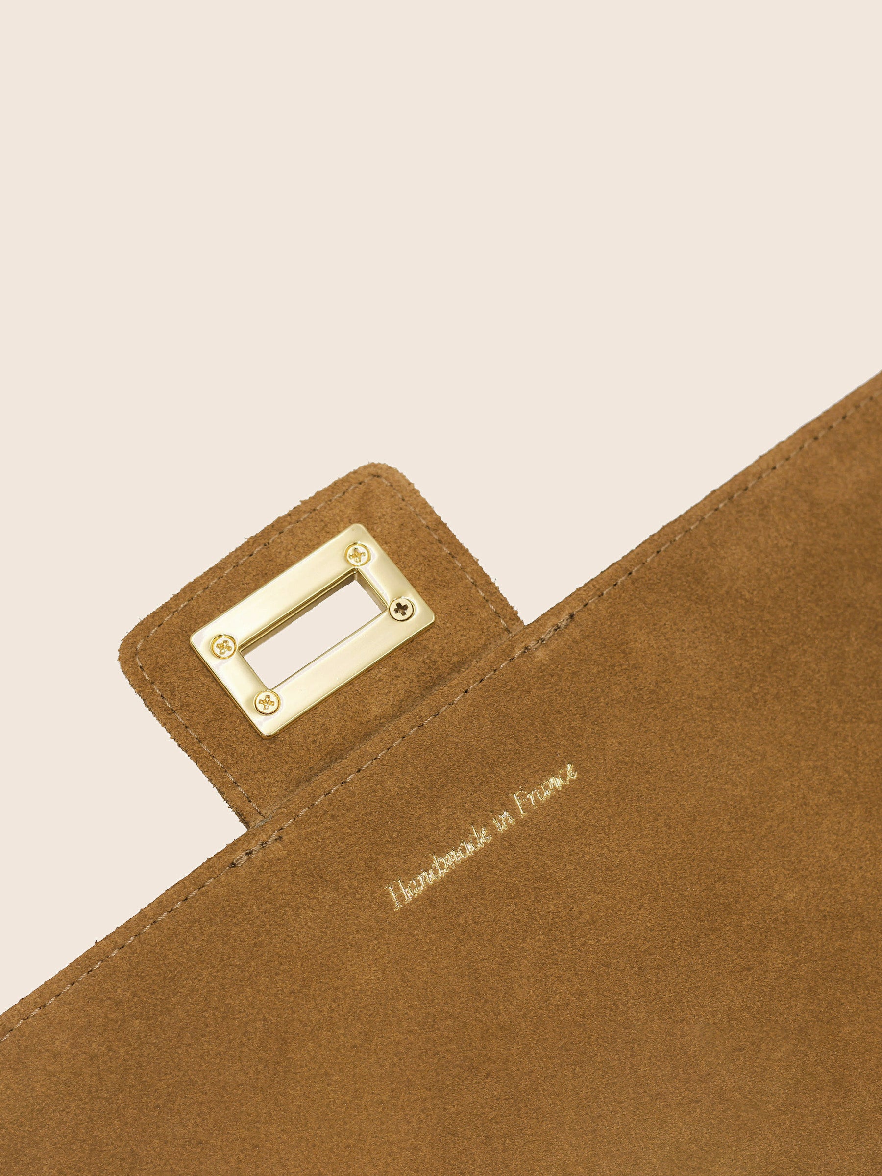 vue fermoir sac bandouliere cuir daim camel jules jenn