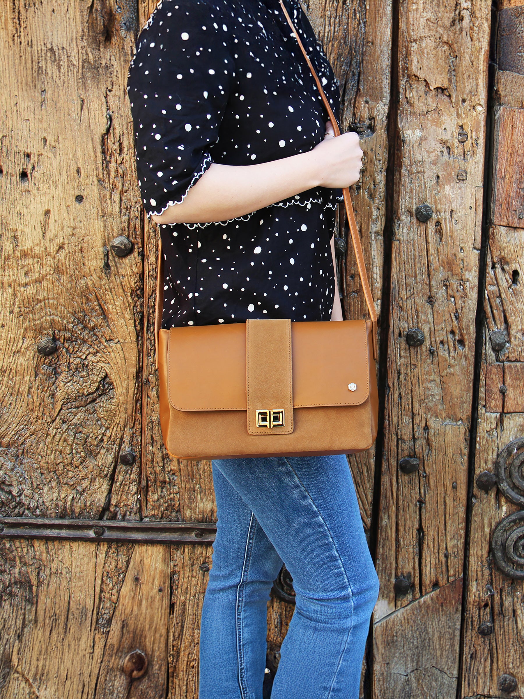 vue portée sac bandouliere cuir camel jules jenn