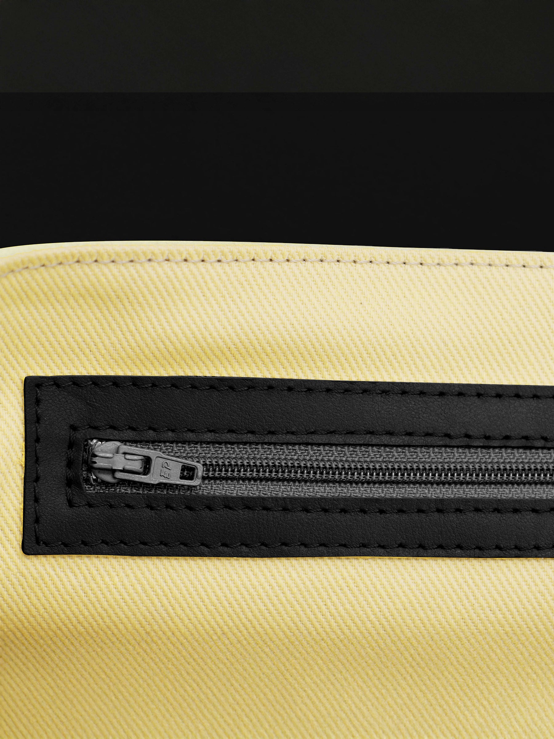 vue interieure sac bandouliere cuir noir brique jules jenn