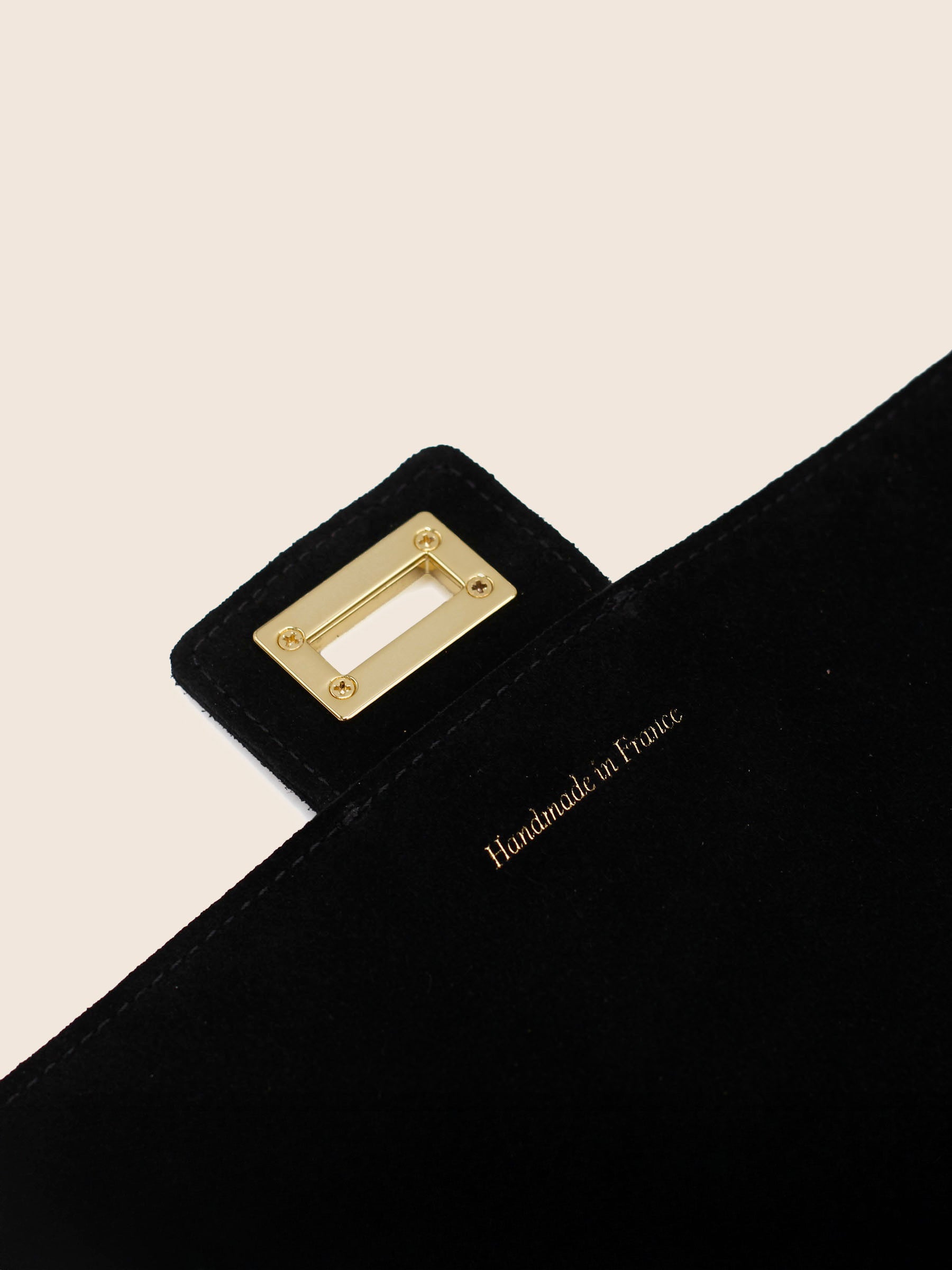 vue fermoir sac bandouliere cuir daim noir jules jenn