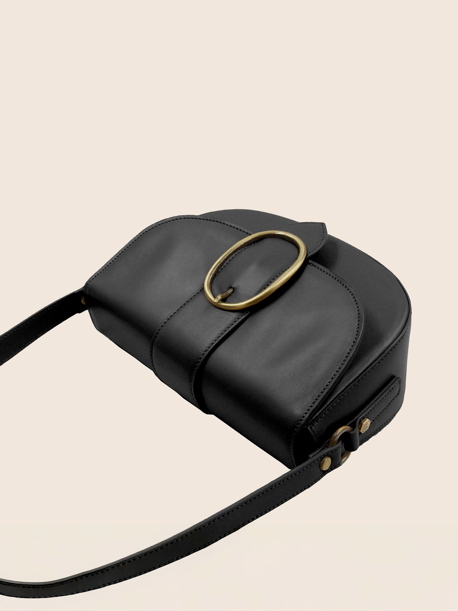 vue dessus sac boucle cuir noir jules jenn