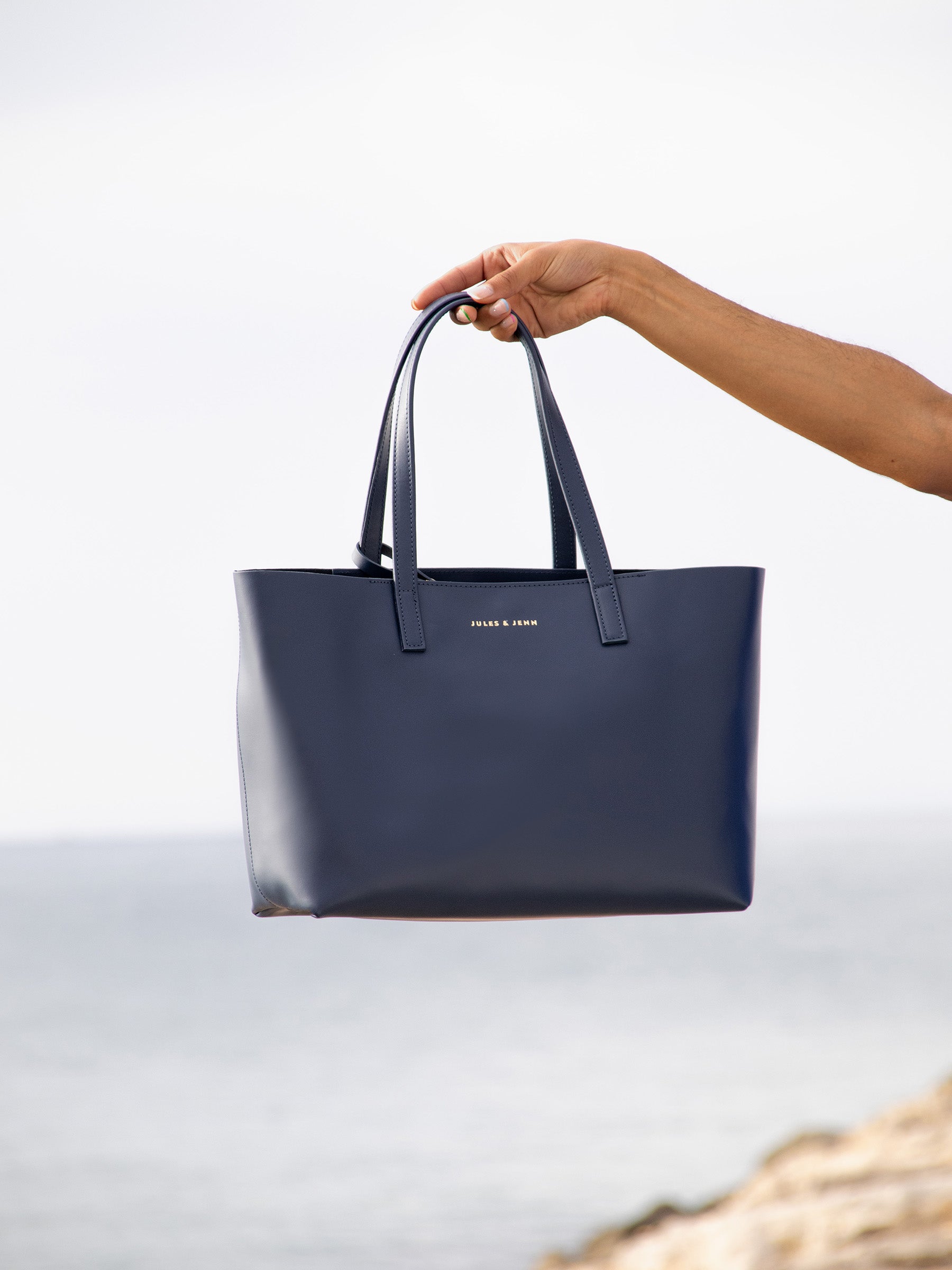 vue posée sac cabas cuir bleu jules jenn