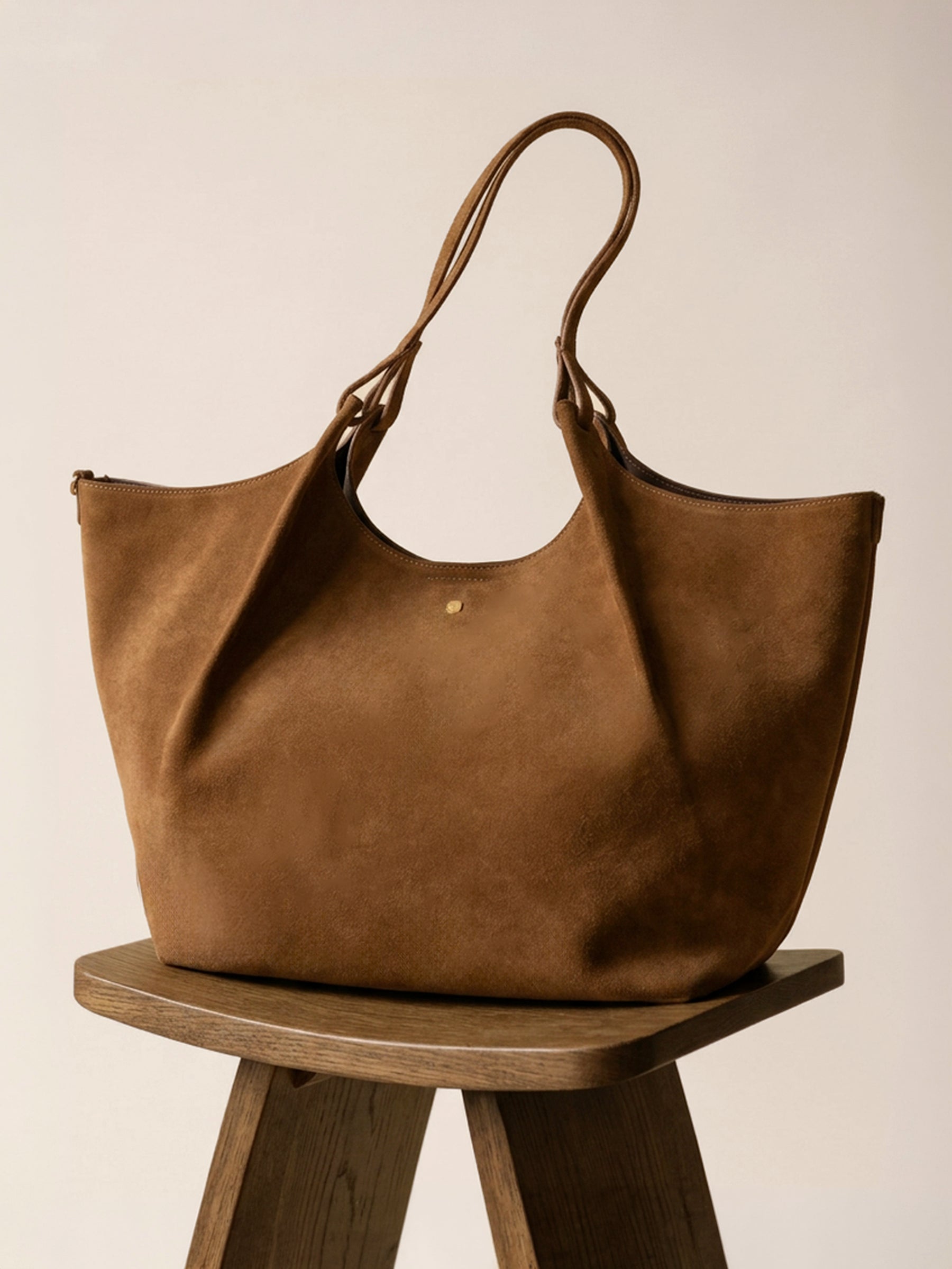 photo vue posée sac cabas sybil cuir daim camel jules jenn