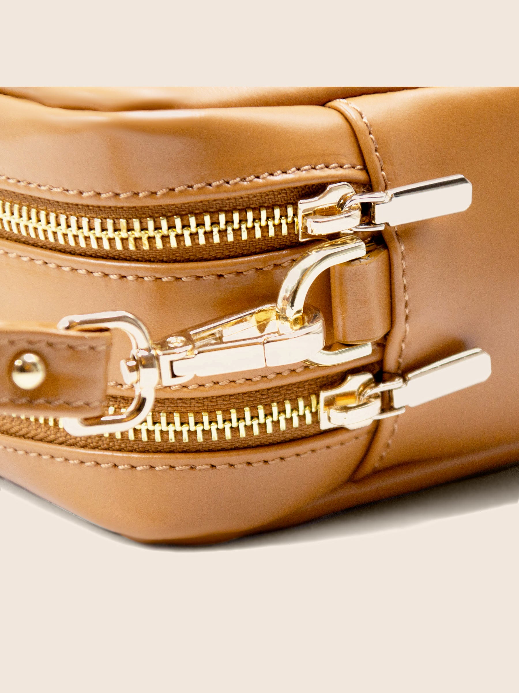 vue zoomee sac gabrielle cuir camel jules jenn