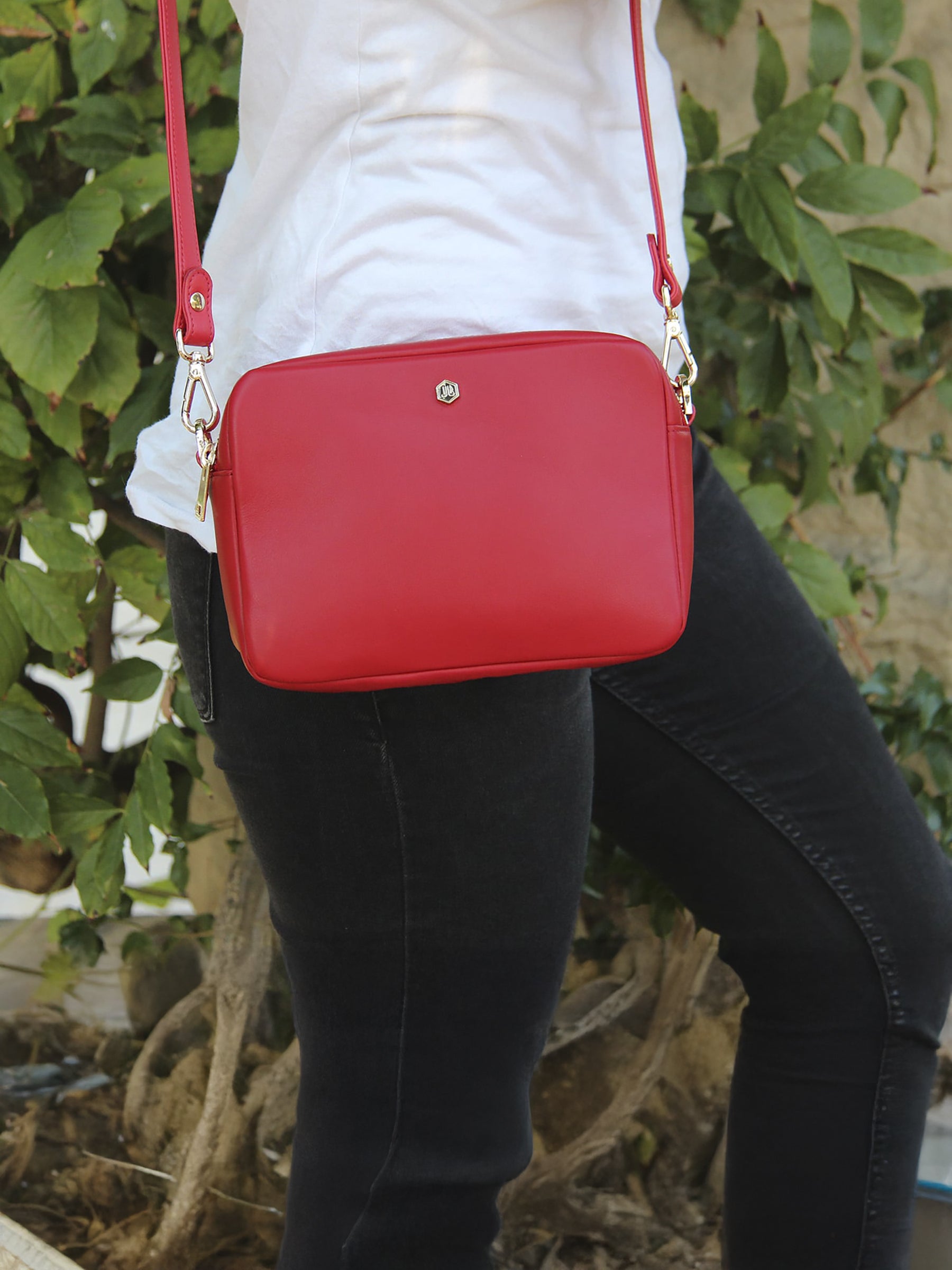 vue portée sac gabrielle cuir rouge jules jenn