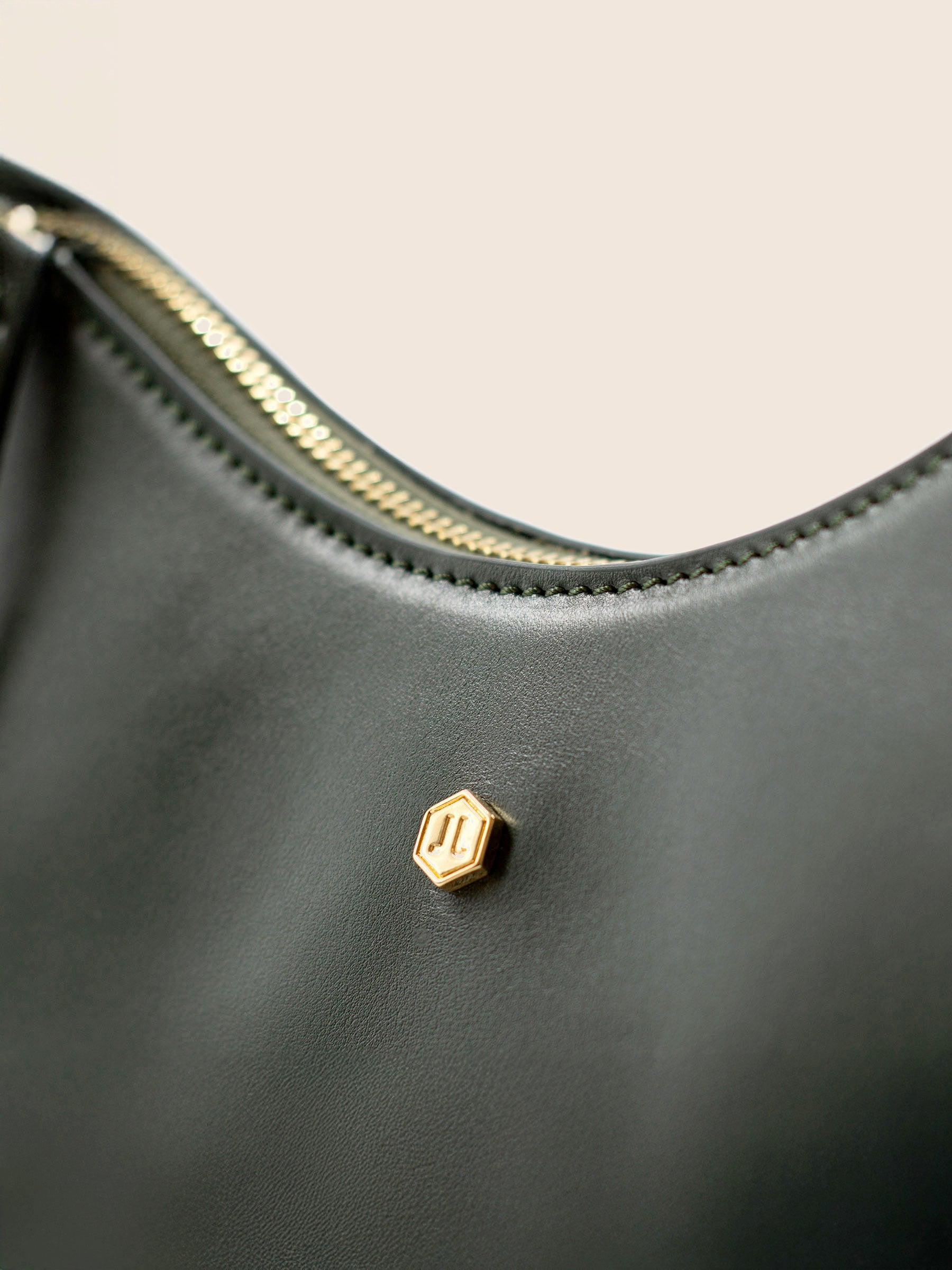 vue detail sac hobo cuir vert jules jenn
